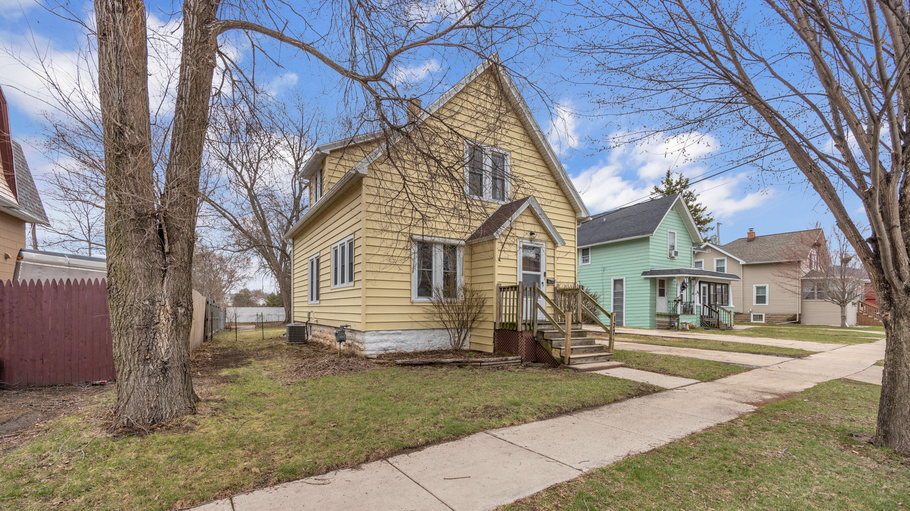 177 Everett St Fond Du Lac Wisconsin United States, Sale Pending, residential,  , Roberts Homes and Real Estate