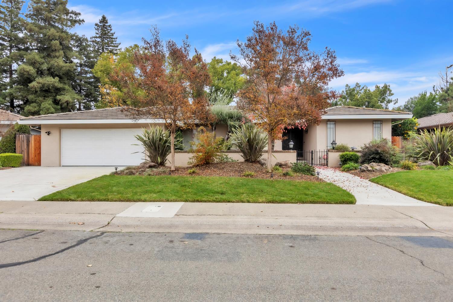 61 Saratoga Circle Sacramento California United States, for Sale, residential,  , Royalty Property Management & Realty