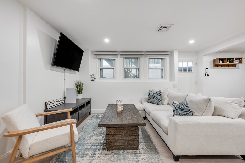 261 Silver St  UNIT 1 Boston Massachusetts United States, for Sale, residential, Darcy Bento, South Boston  Realtor Bento Real Estate Group, Bento Real Estate Group, Inc.
