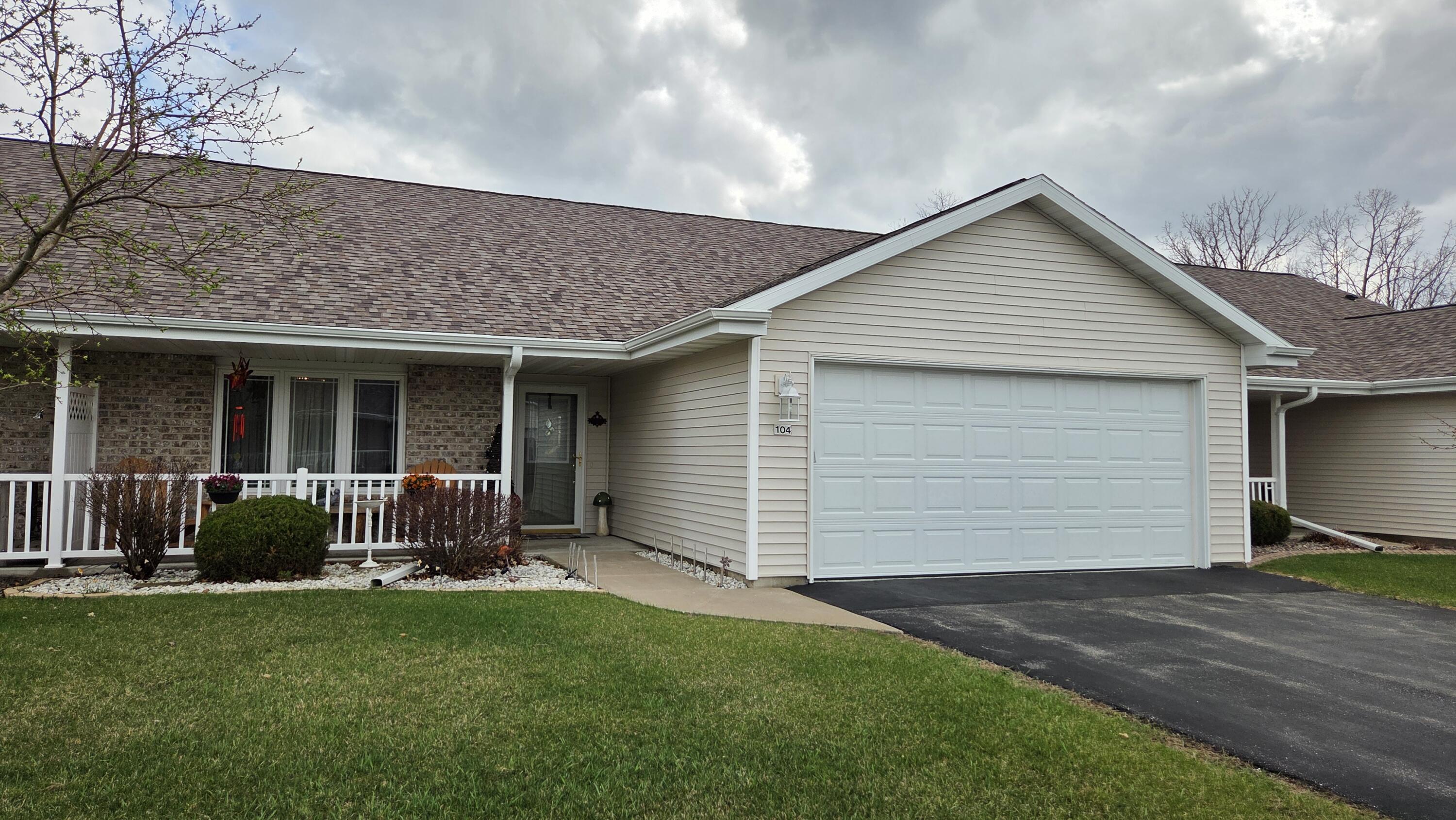 104 Queens Way Fond Du Lac Wisconsin United States, for Sale, residential, Amy Teifke, Roberts Homes and Real Estate