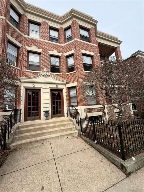 39 South St  UNIT 5 Boston Massachusetts United States, for Sale, residential, Darcy Bento, South Boston  Realtor Bento Real Estate Group, Bento Real Estate Group, Inc.