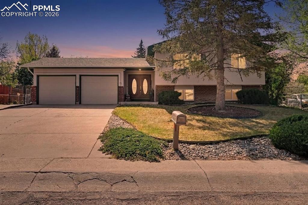 6945 Fielding Circle Colorado Springs Colorado United States, Sale Pending, residential,  , MacKenzie-Jackson Real Estate
