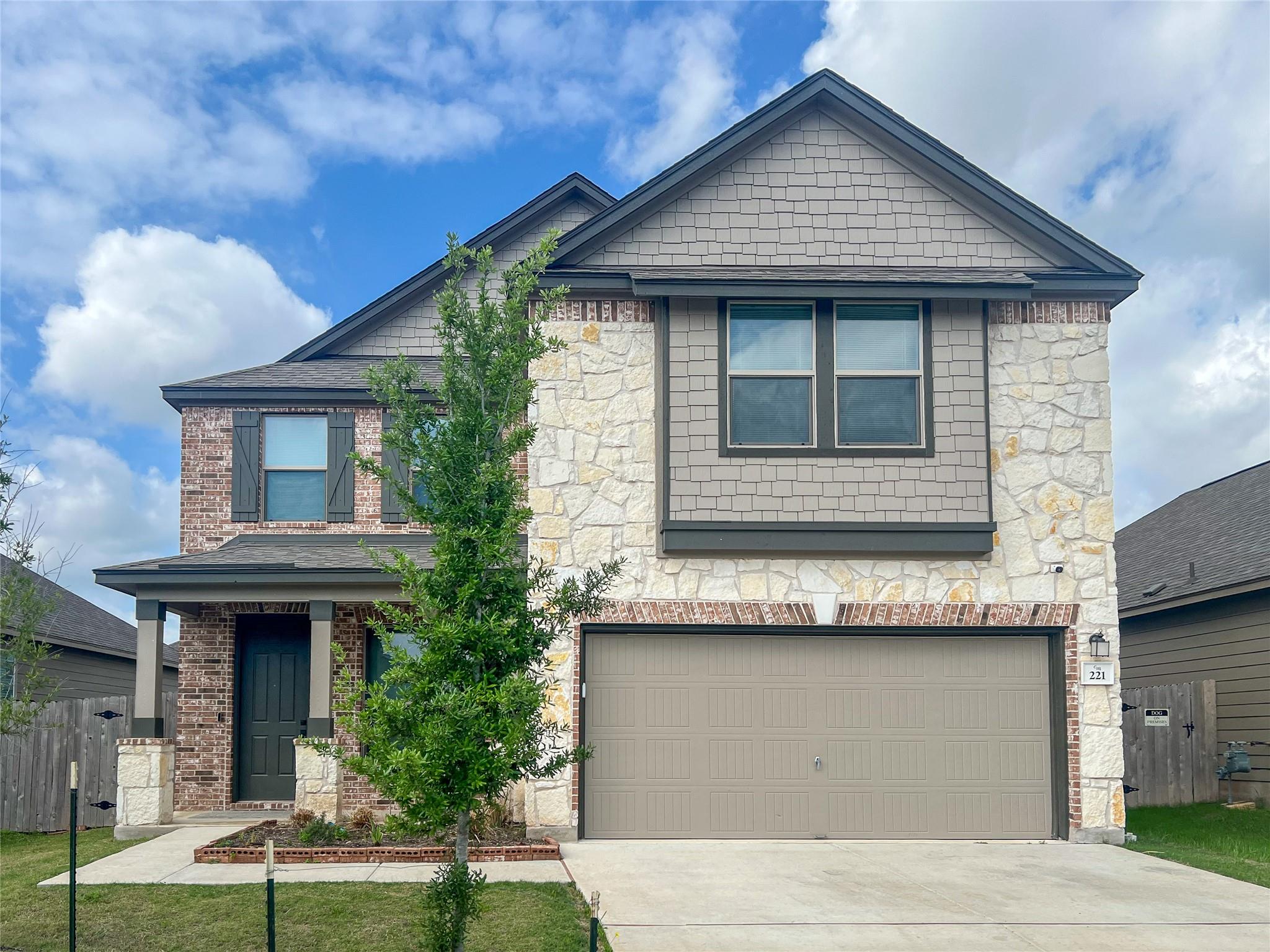 221 Summit DR Lockhart Texas United States, for Sale, residential, , Link Realty, LLC