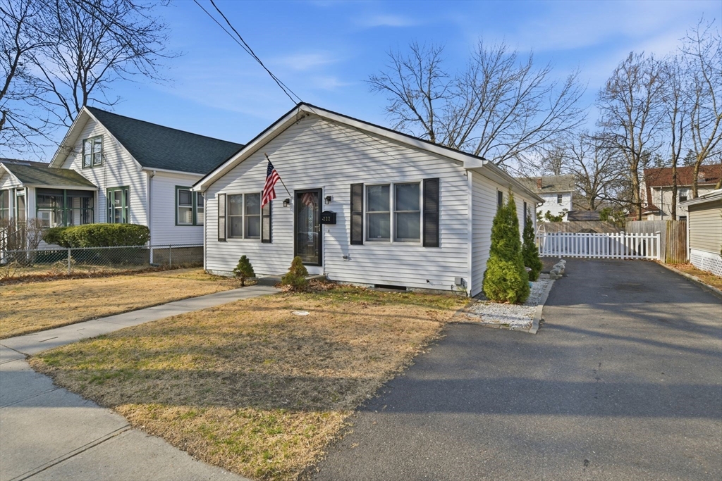 222 Edendale St Springfield Massachusetts United States, Sale Pending, residential, , Media Realty Group Inc.