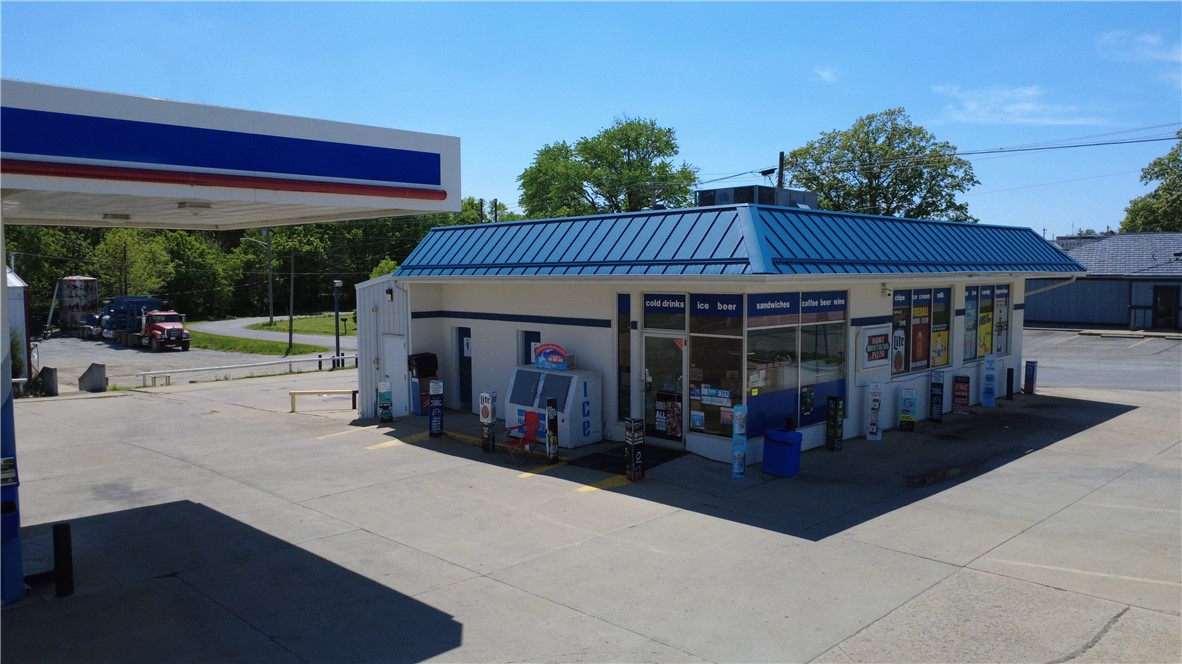 400 E Jourdan Street Newton Illinois United States, for Sale, commercial,  , Personal Service Realty