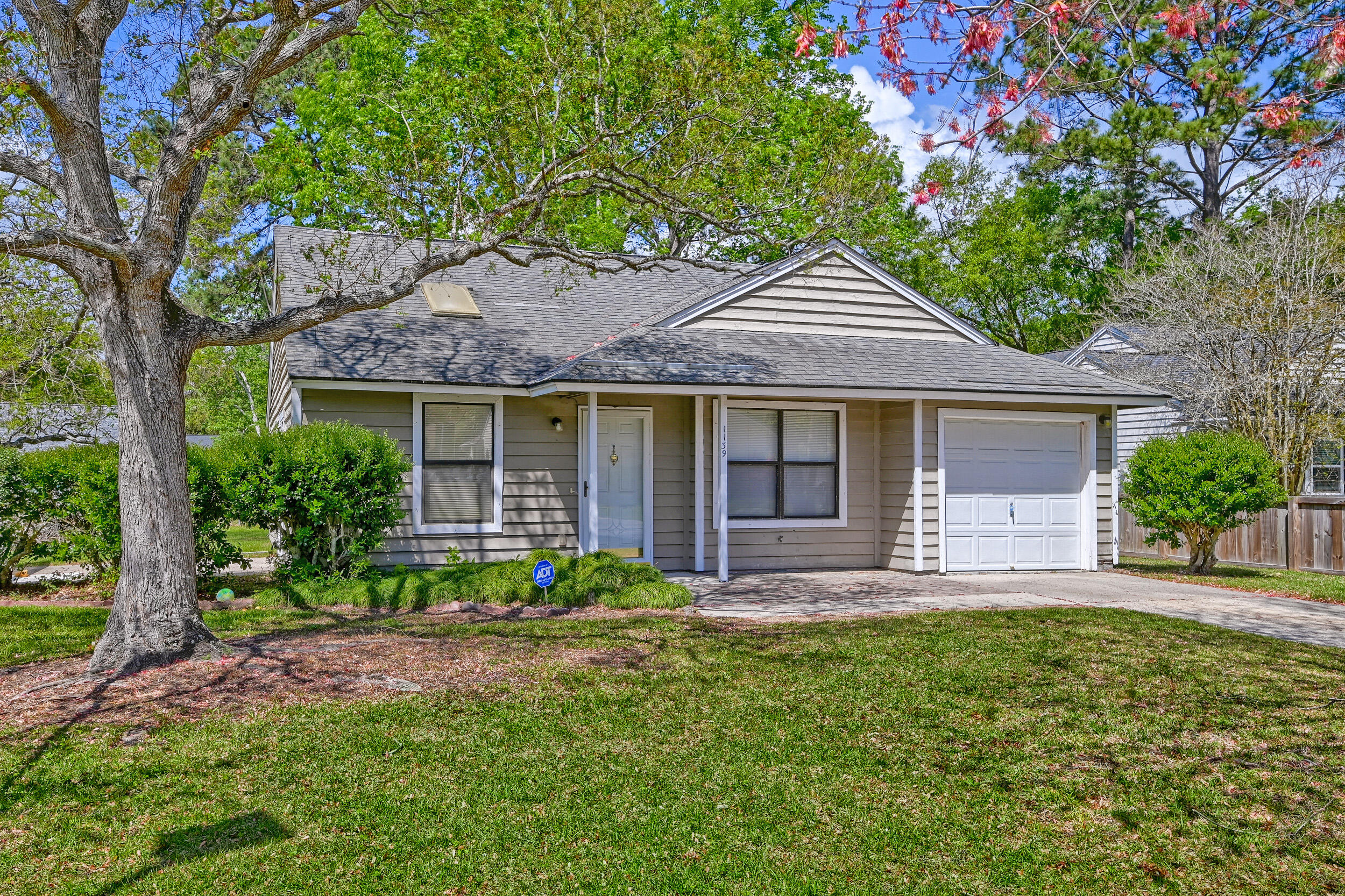 1139 Bellwood Road Charleston South Carolina United States, Sale Pending, residential, Bobbie  Rose, Keller Williams Realty Charleston/West Ashley