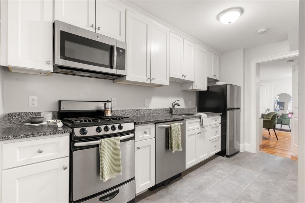62 West Cedar St  UNIT G Boston Massachusetts United States, for Rent, residential,  , The Edwards Realty Team - Barett Sotheby's International Realty