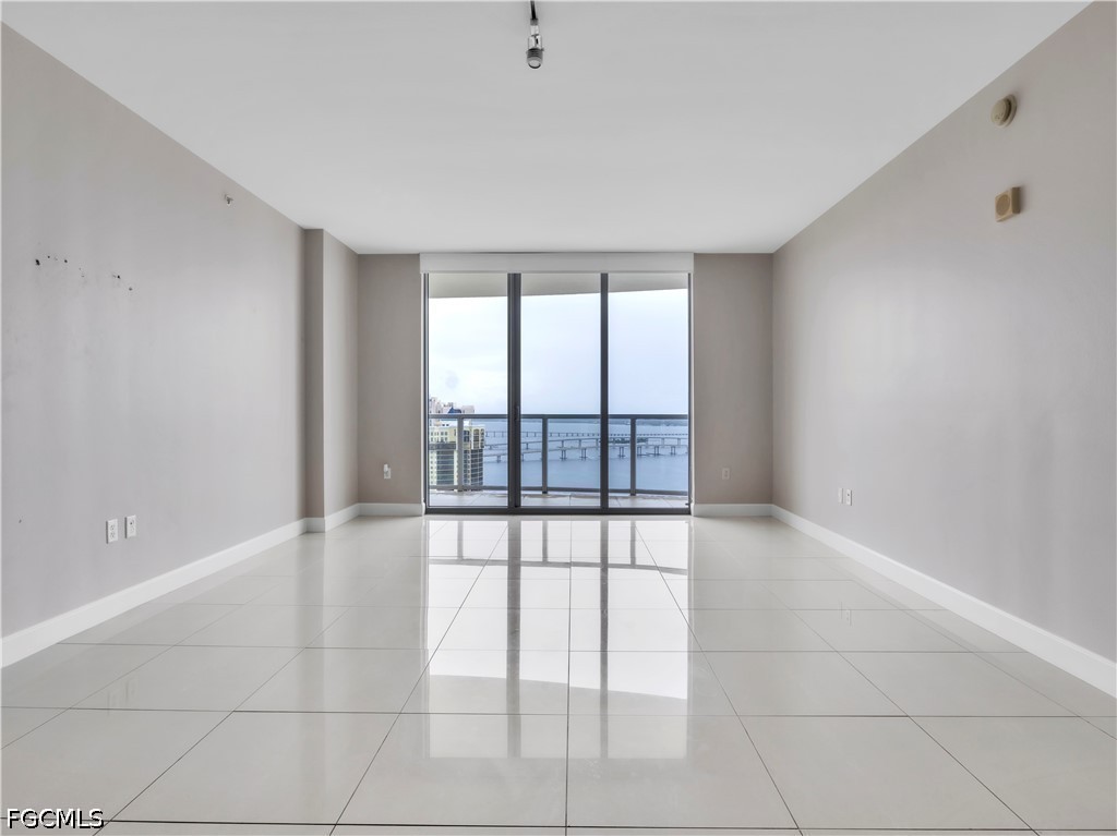 3000 Oasis Grand Boulevard APT 2905 Fort Myers Florida United States, for Sale, residential, Dale Largie, CPA, SFR, LIFESTYLE INTERNATIONAL REALTY