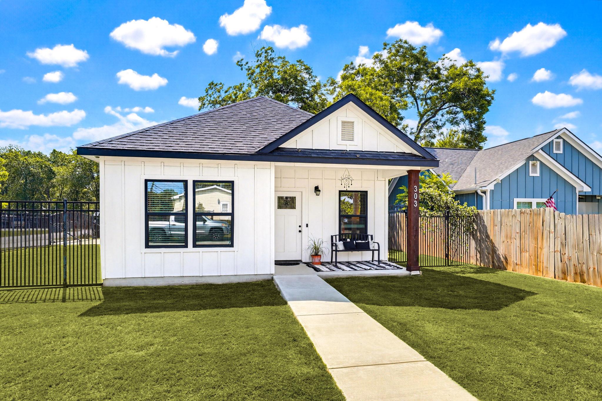 303 Pine Ave Luling Texas United States, for Sale, residential,  , Link Realty, LLC
