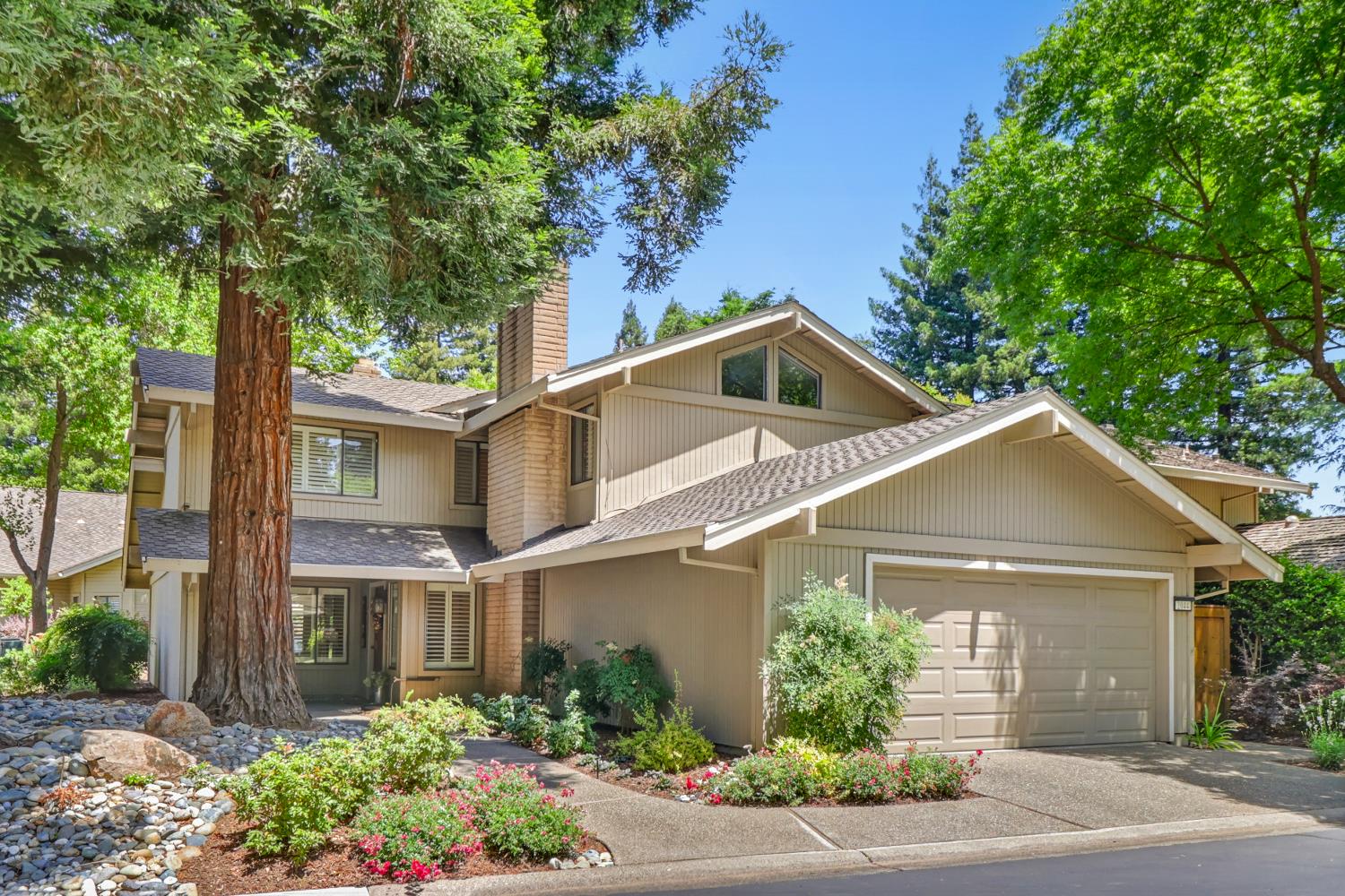 2044 University Park Drive Sacramento California United States, for Sale, residential, , Royalty Property Management & Realty