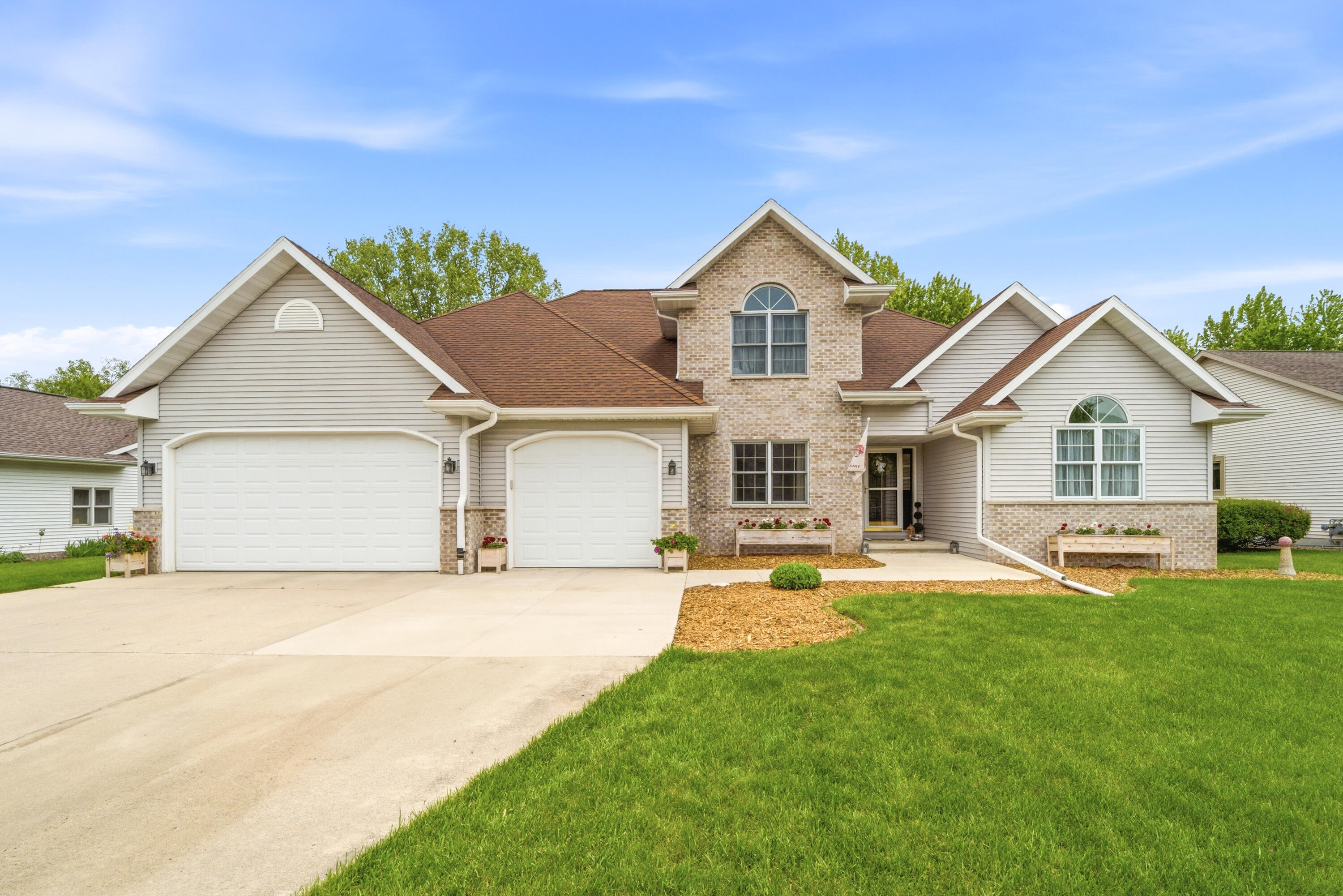 W5148 Kennedy Dr Fond Du Lac Wisconsin United States, Sale Pending, residential, , Roberts Homes and Real Estate
