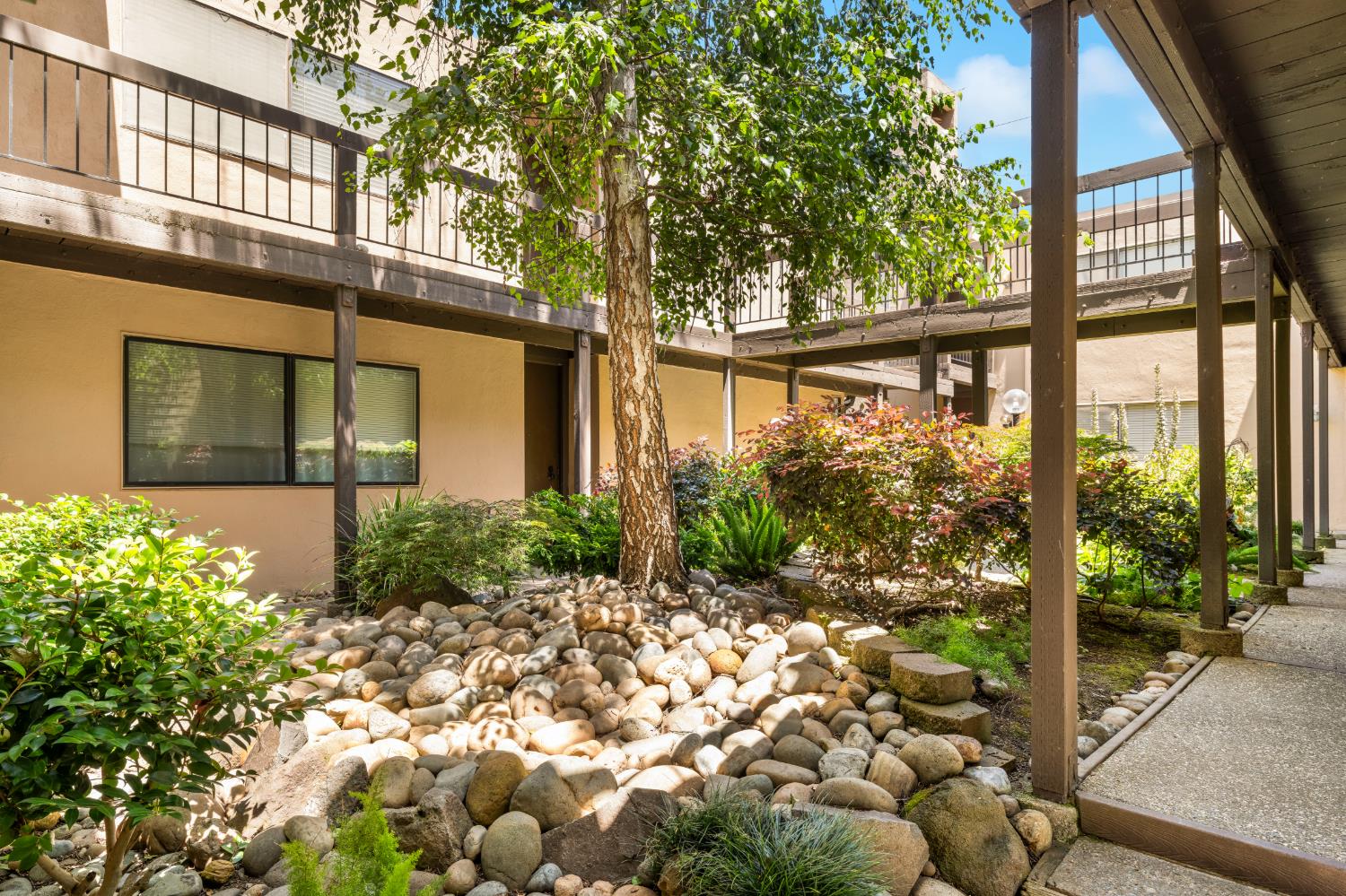 863 E Woodside Lane APT 9 Sacramento California United States, for Sale, residential,  , SacHomes Realty Group