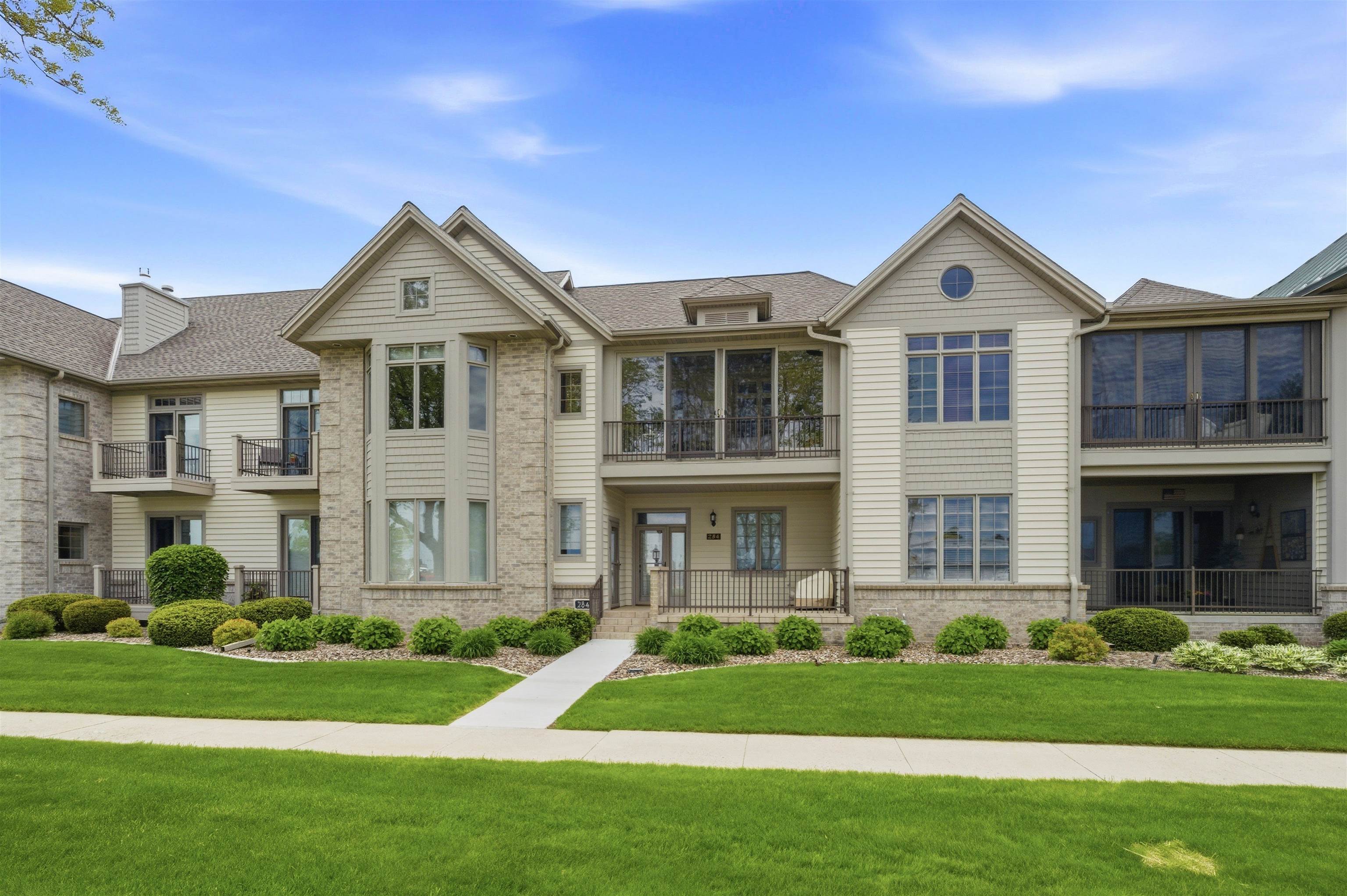 286 E HARBOR VIEW Drive Fond Du Lac Wisconsin United States, for Sale, residential, , Roberts Homes and Real Estate