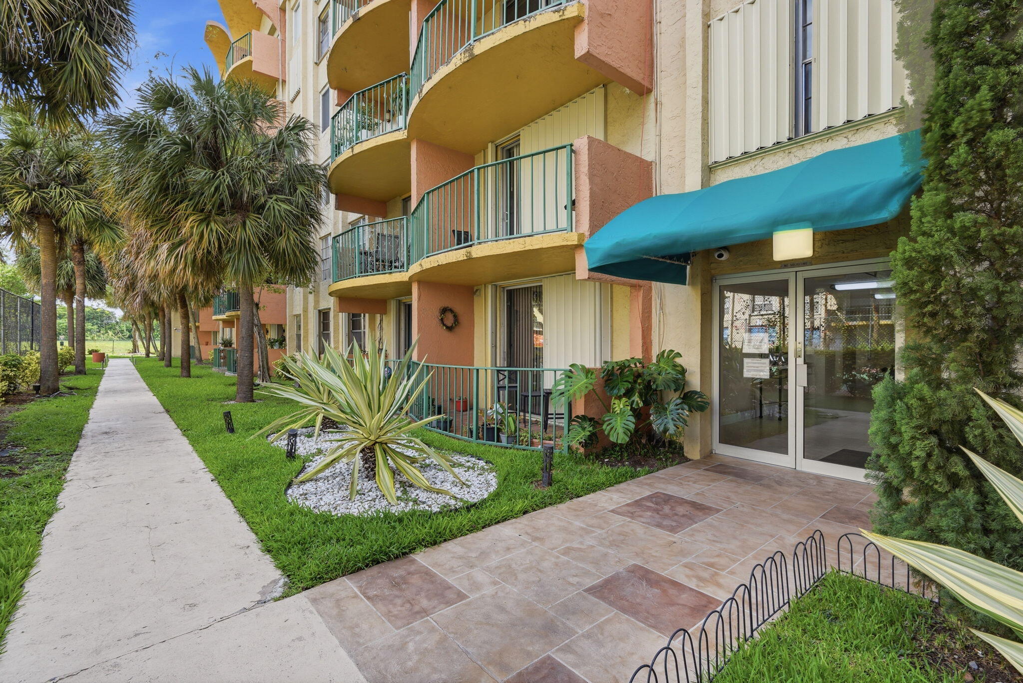 9360 Fontainebleau Boulevard APT Apt 310 Miami Florida United States, for Sale, residential,  , Incom Office Demo
