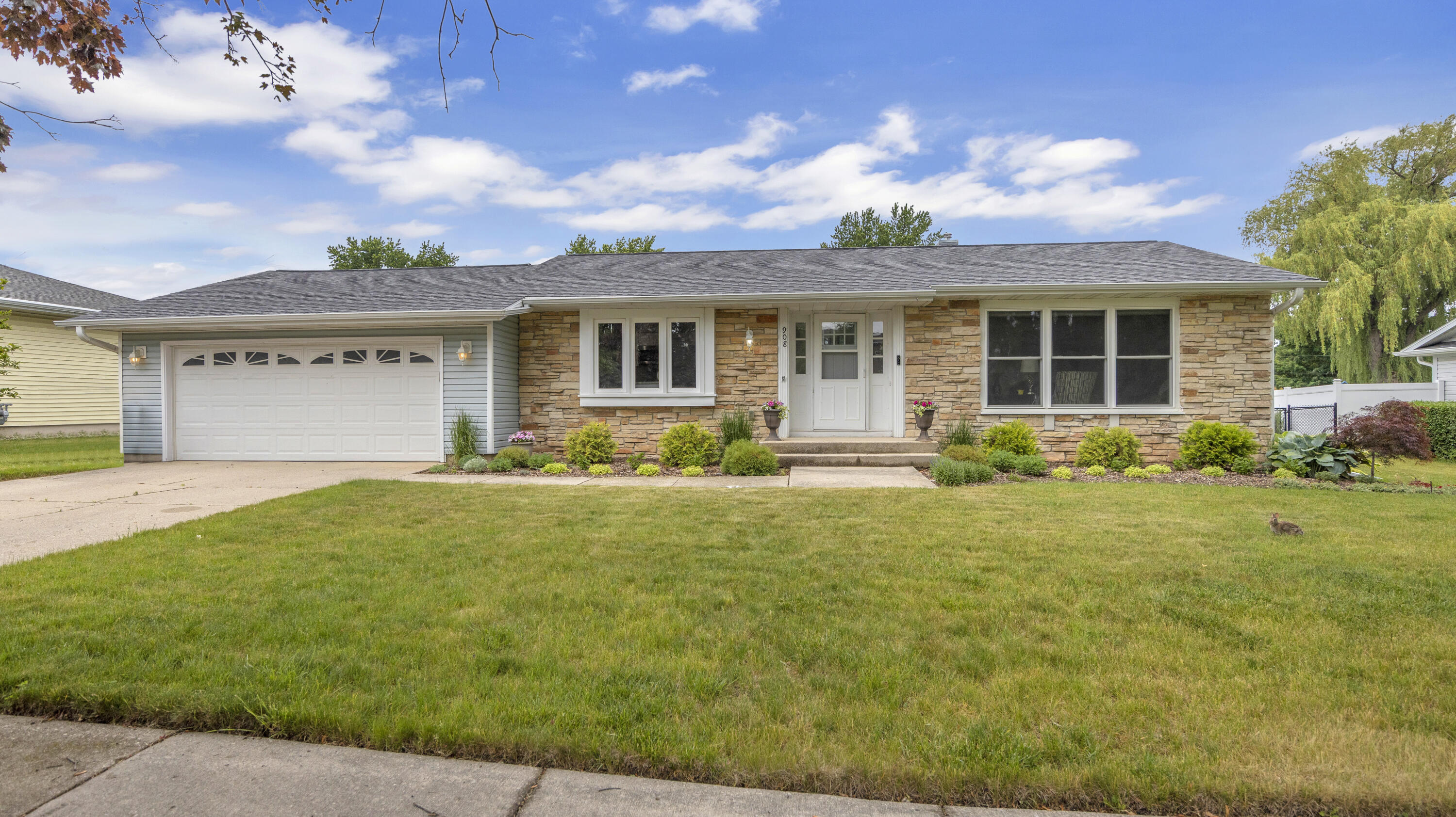 908 Meadow Ln Fond Du Lac Wisconsin United States, Sale Pending, residential,  , Roberts Homes and Real Estate