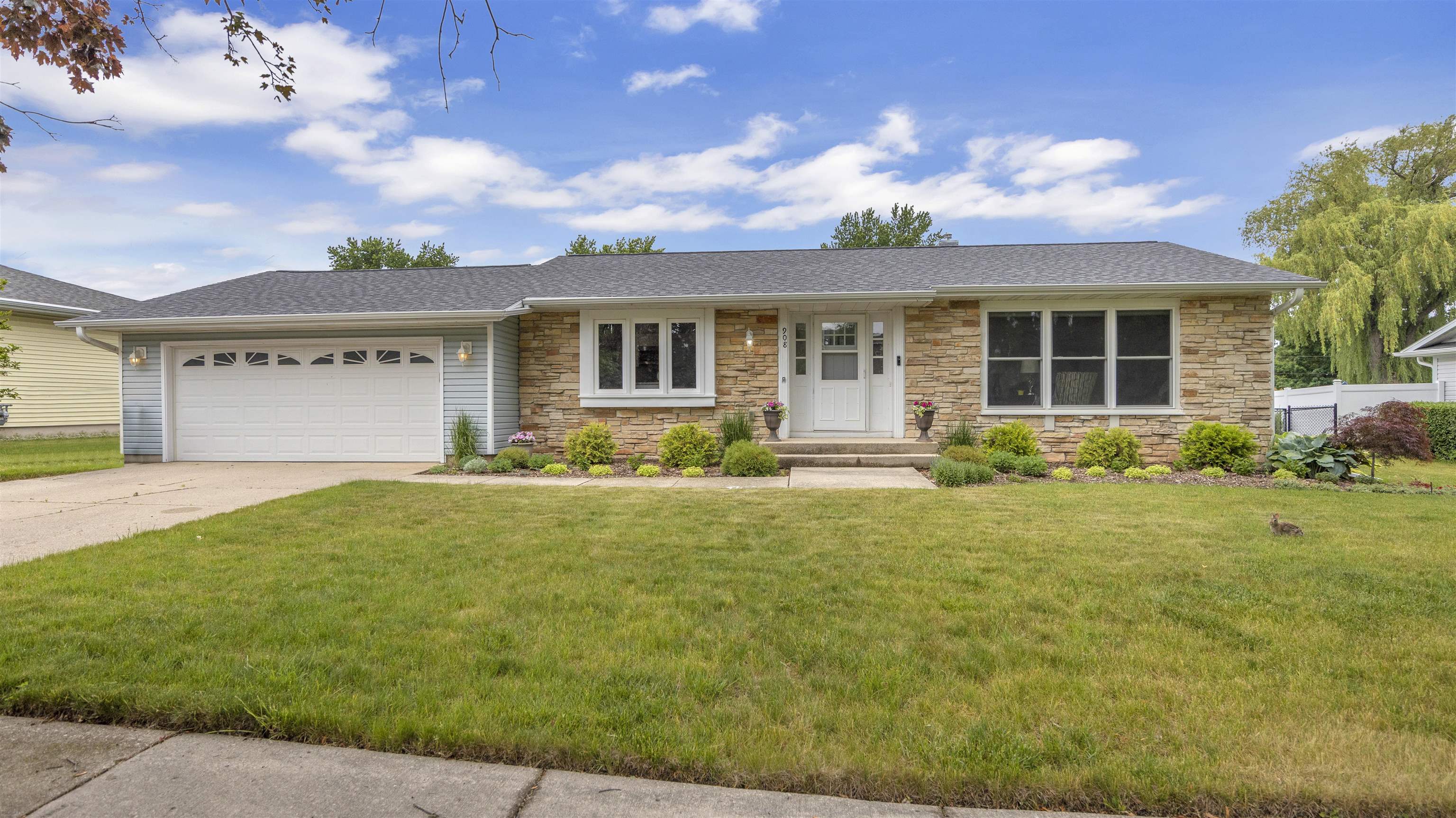 908 MEADOW Lane Fond Du Lac Wisconsin United States, for Sale, residential,  , Roberts Homes and Real Estate