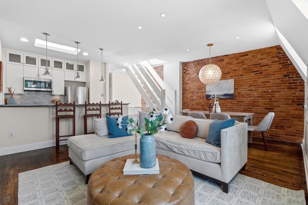 7 Concord Sq  UNIT 4 Boston Massachusetts United States, for Sale, residential, Darcy Bento, South Boston  Realtor Bento Real Estate Group, Bento Real Estate Group, Inc.