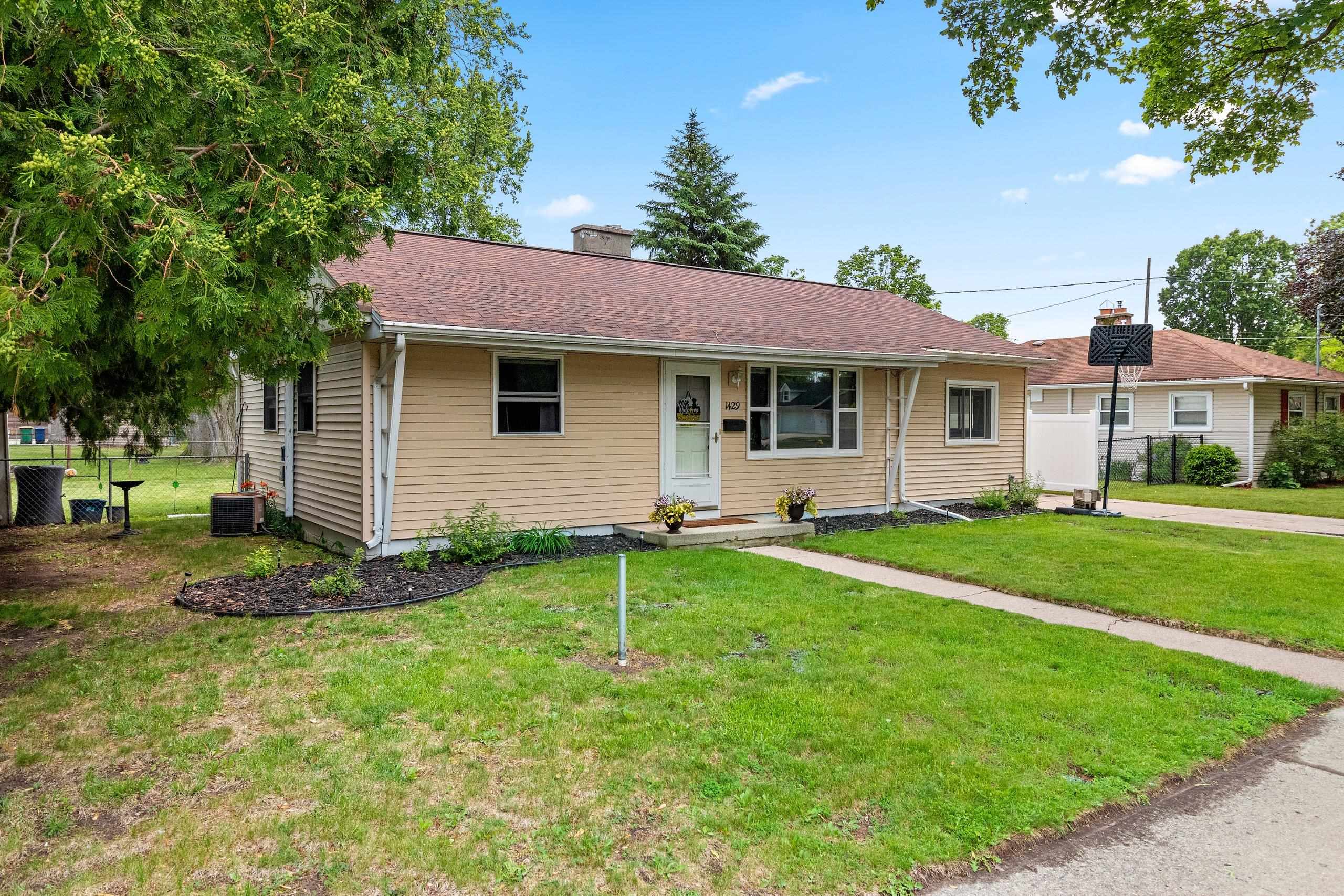 1429 S ONEIDA Street Green Bay Wisconsin United States, for Sale, residential,  , Fireside Realty LLC