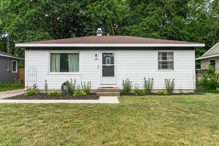 1944 Oakcliff Drive Grand Rapids Michigan United States, for Sale, residential,  , RW Daniels Realty