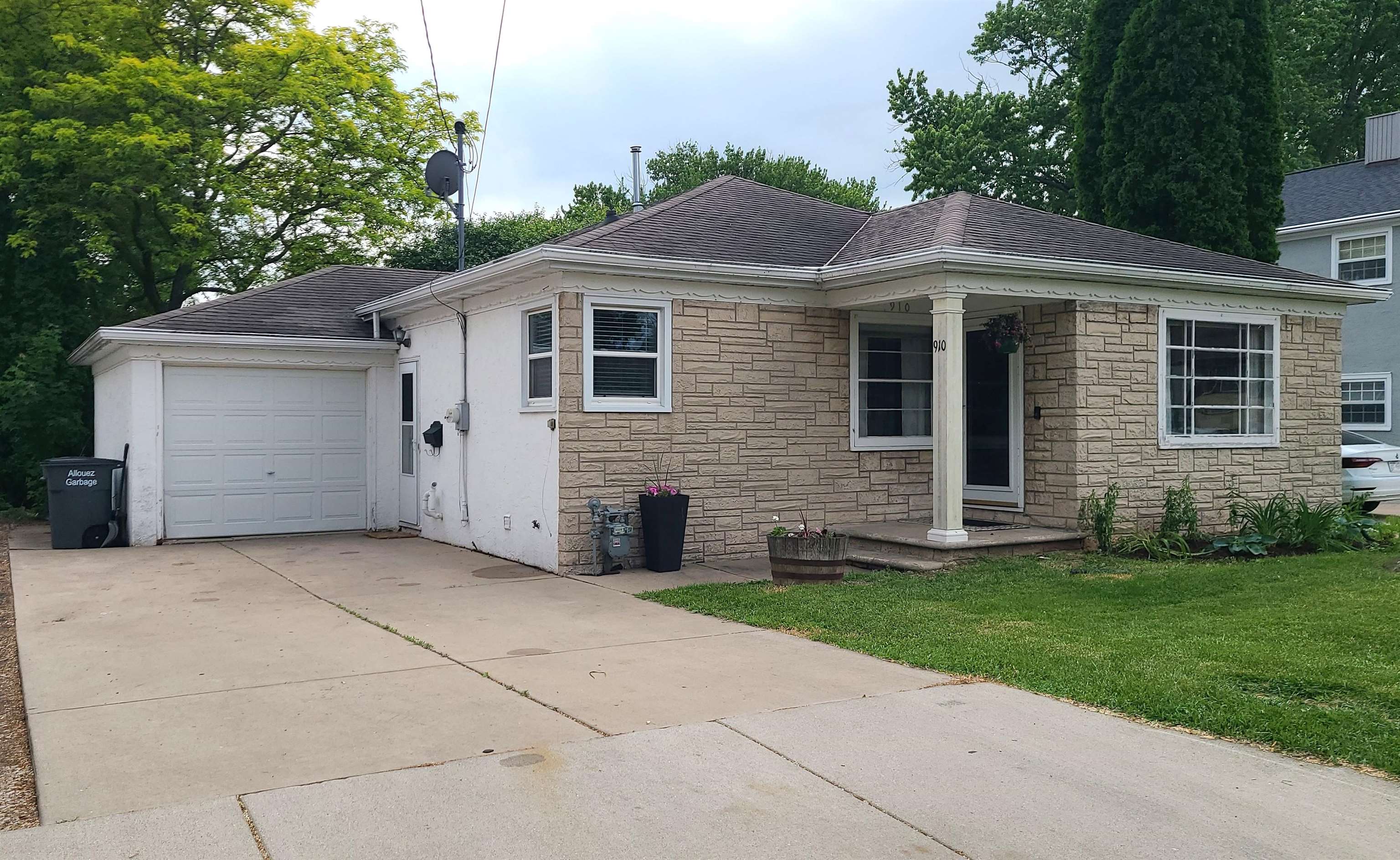 910 CATHERINE Street Green Bay Wisconsin United States, for Sale, residential,  , Fireside Realty LLC