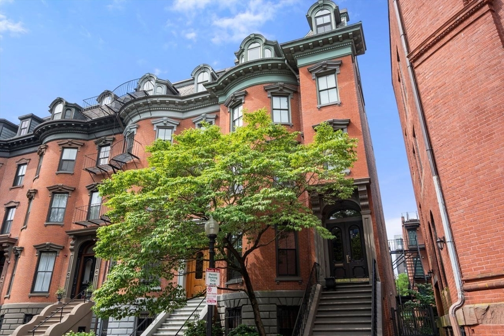 1 Worcester Sq  UNIT 2 Boston Massachusetts United States, for Sale, residential,  , The Edwards Realty Team - Barett Sotheby's International Realty