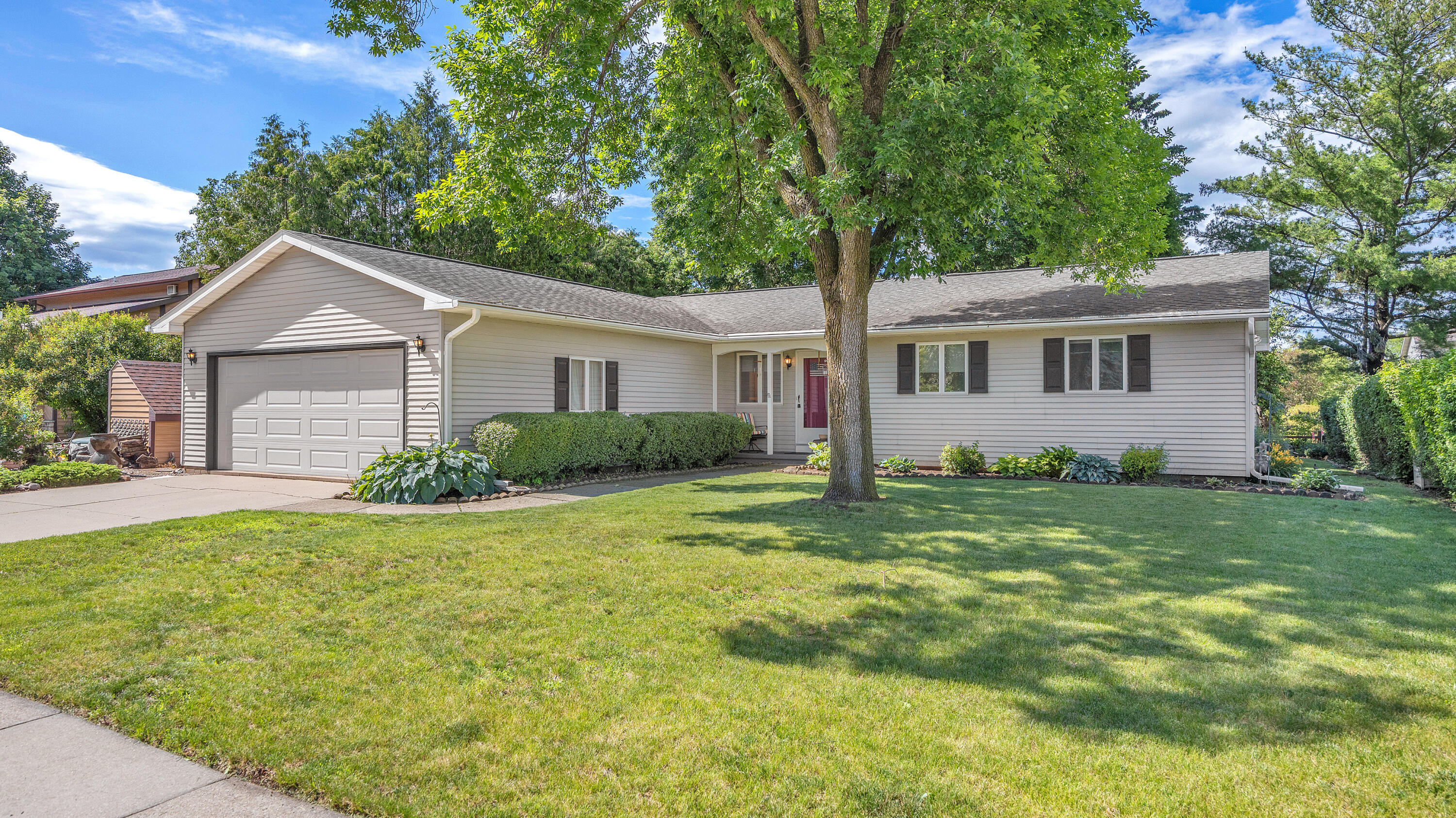 1160 W 19th Ave Oshkosh Wisconsin United States, Sale Pending, residential,  , Roberts Homes and Real Estate