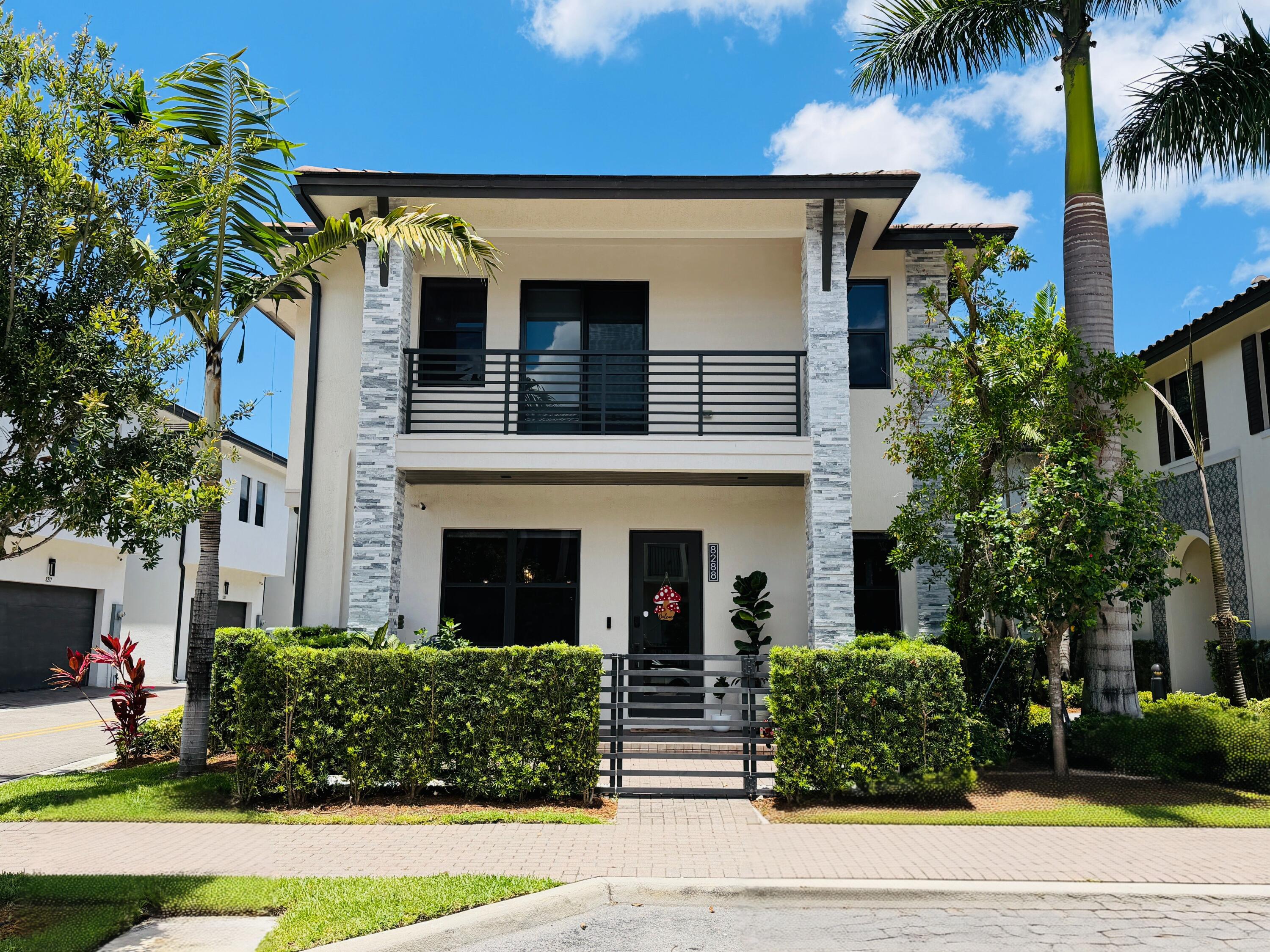 8288 NW 44th Terrace Doral Florida United States, for Sale, residential, Roberto Villasmil, Interinvestments Realty, Inc.