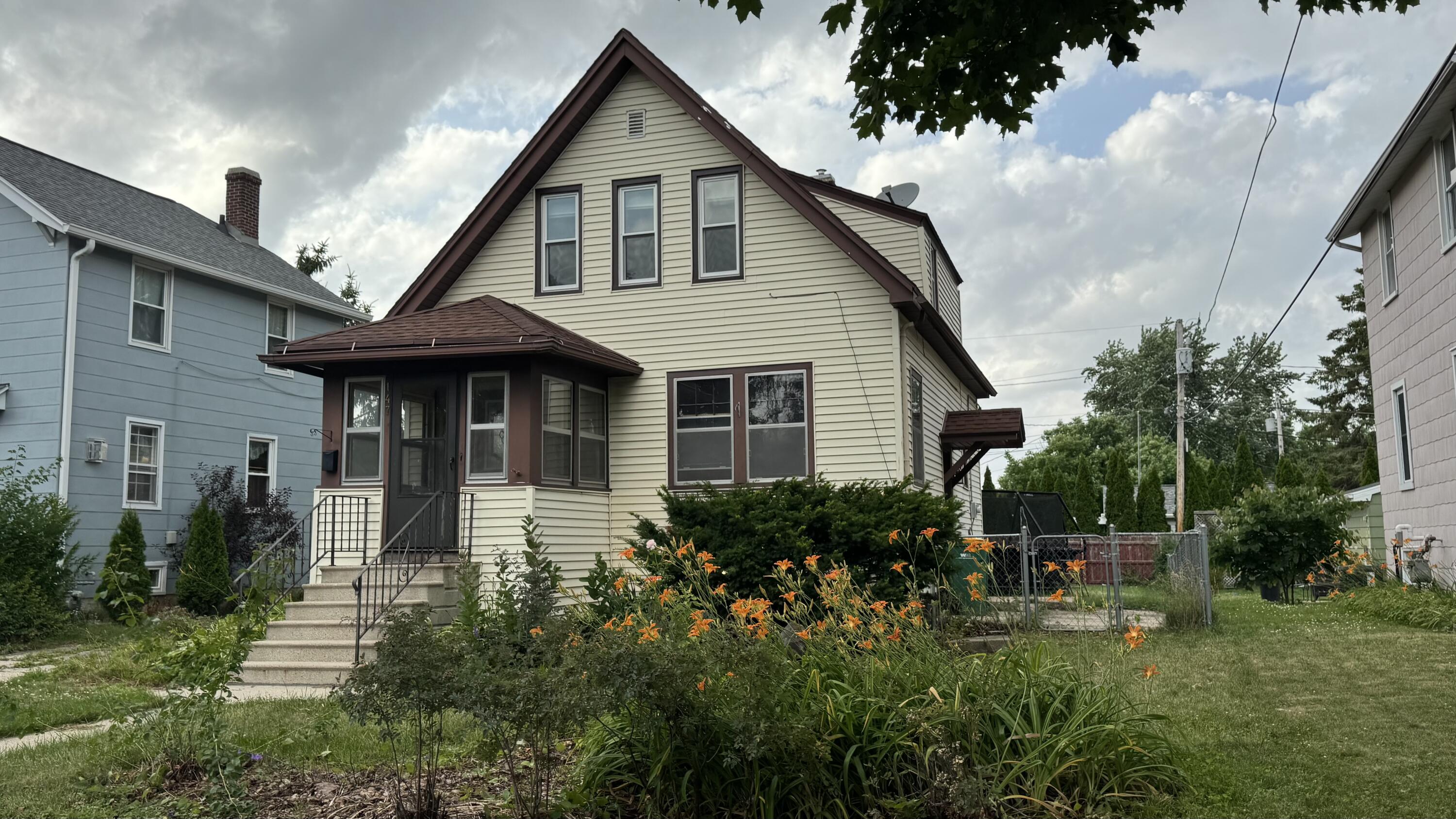 147 E Cotton St Fond Du Lac Wisconsin United States, Sale Pending, residential, , Roberts Homes and Real Estate