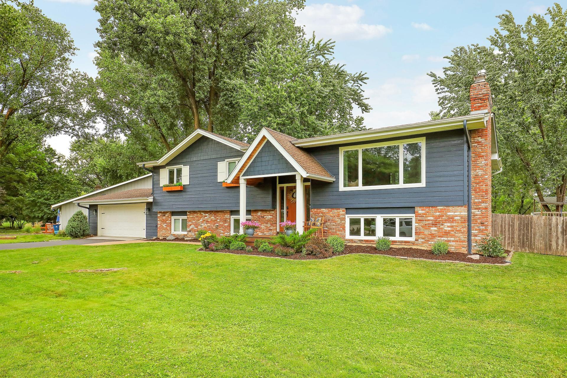 193 Ridgeview Drive Wayzata Minnesota United States, for Sale, residential, Kathy Sawicki, Coldwell Banker Realty