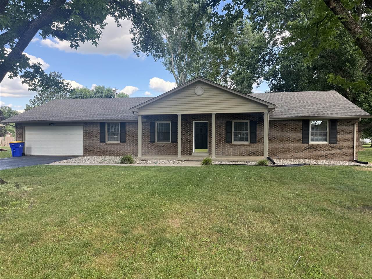 2806 Garrett Drive Bowling Green Kentucky United States, for Sale, residential, Adam  Hanes, LPT Realty