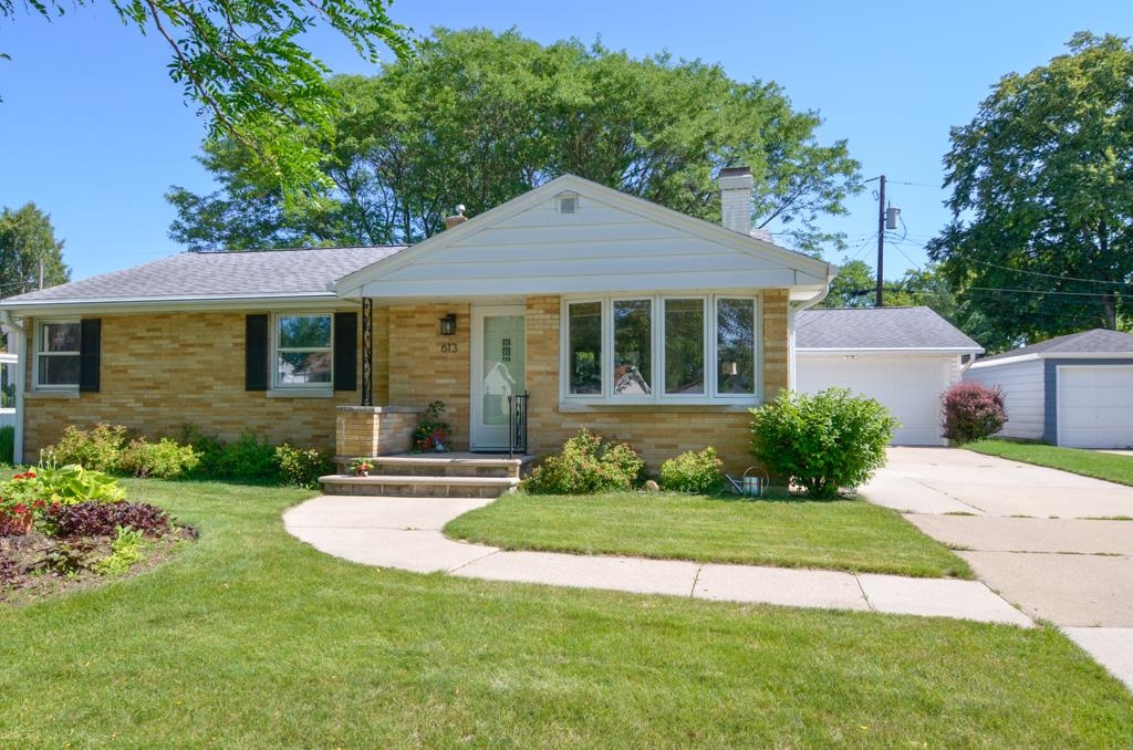 613 CLOVER Lane Green Bay Wisconsin United States, for Sale, residential,  , Fireside Realty LLC