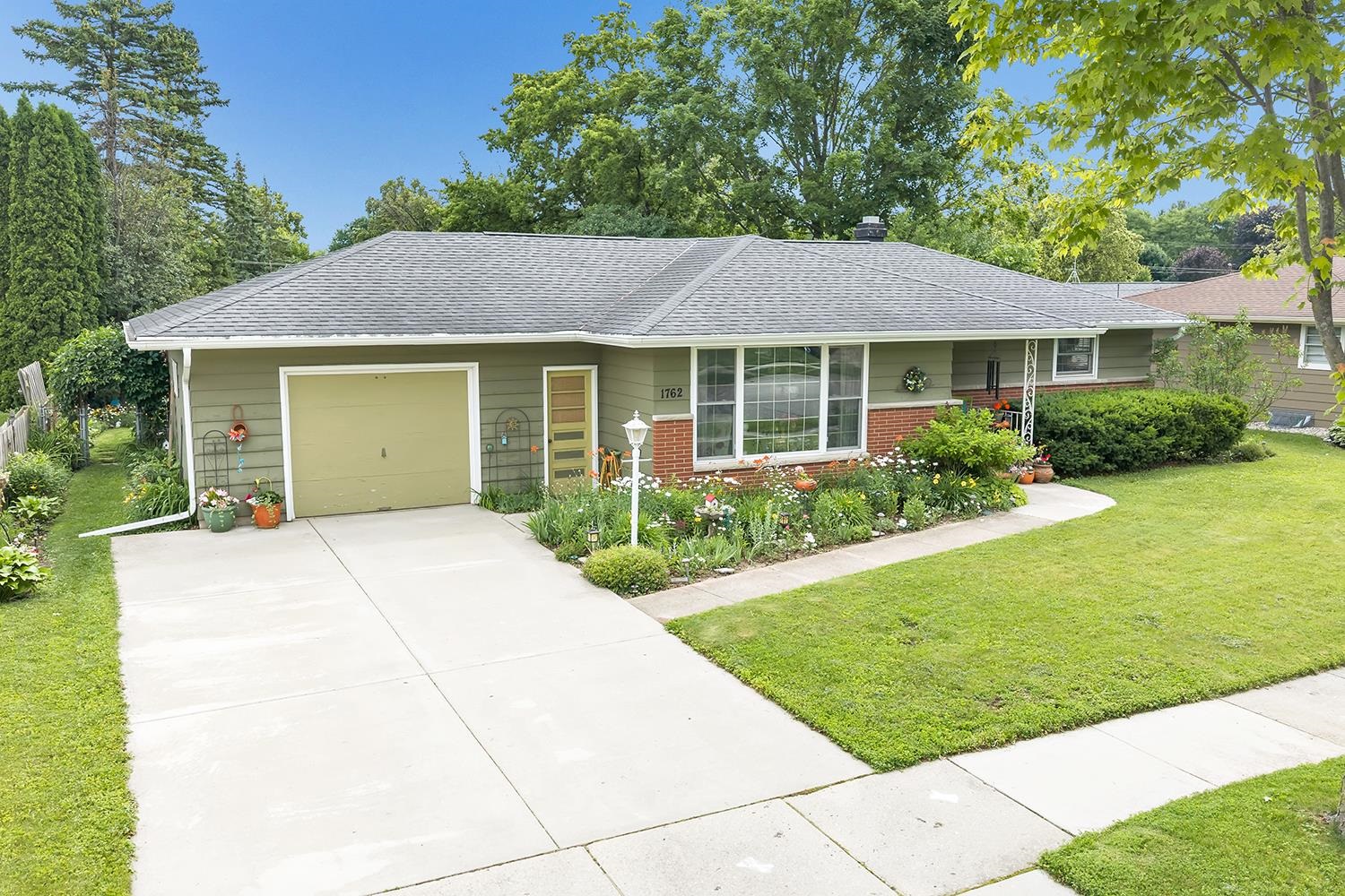 1762 CHATEAU Drive Green Bay Wisconsin United States, for Sale, residential,  , Fireside Realty LLC