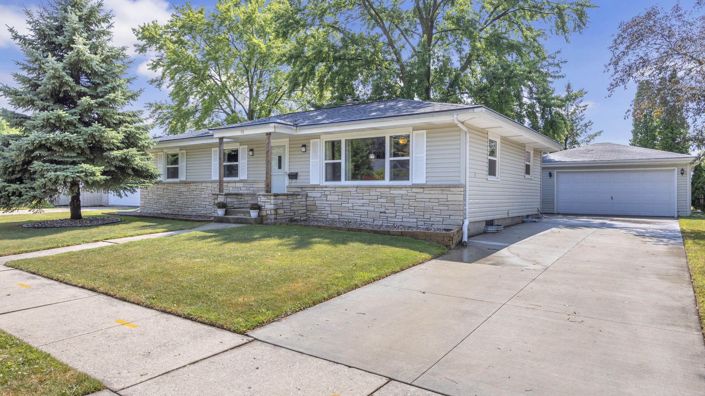 78 Pheasant Dr Fond Du Lac Wisconsin United States, Sale Pending, residential,  , Roberts Homes and Real Estate