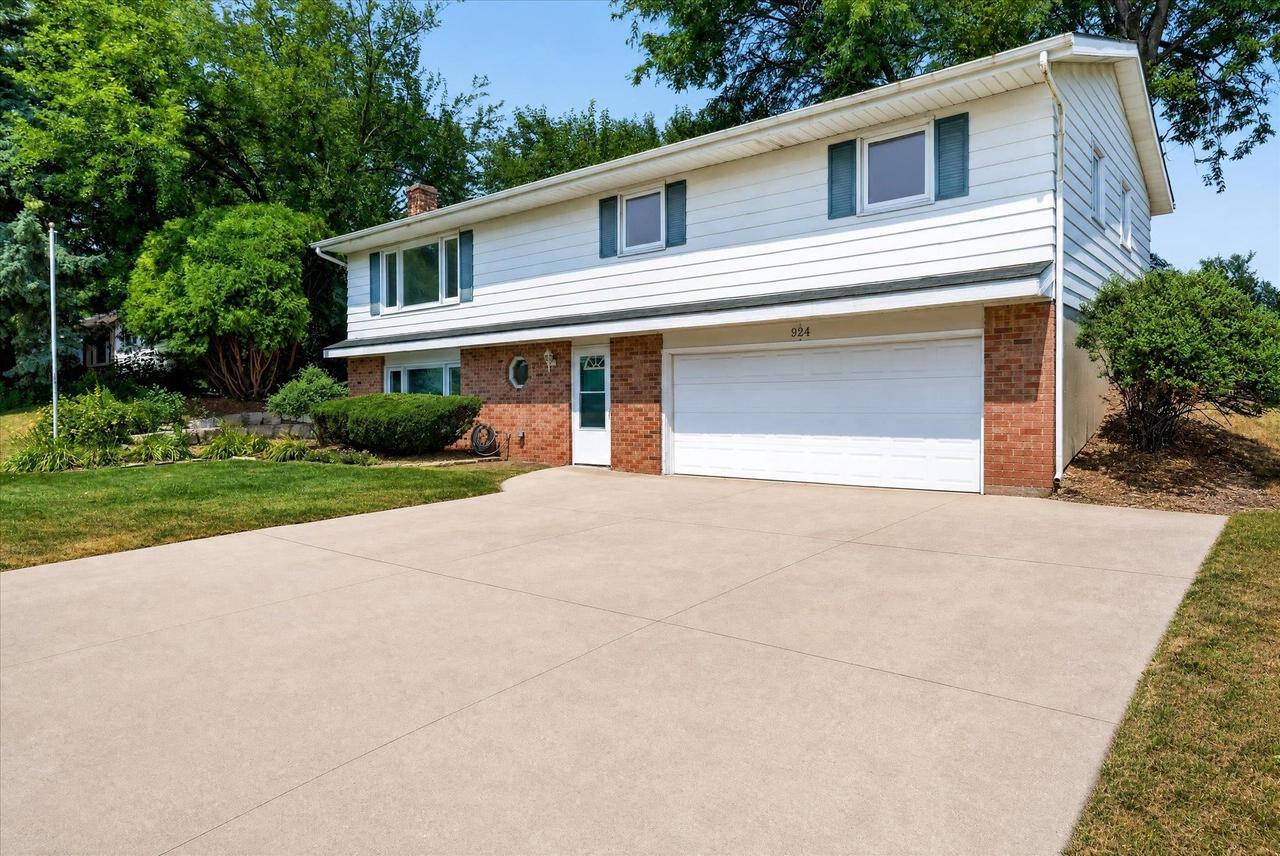 924 Buena Vista Drive Sun Prairie Wisconsin United States, for Sale, residential, Todd Thiermann, Thiermann Realty Group LLC