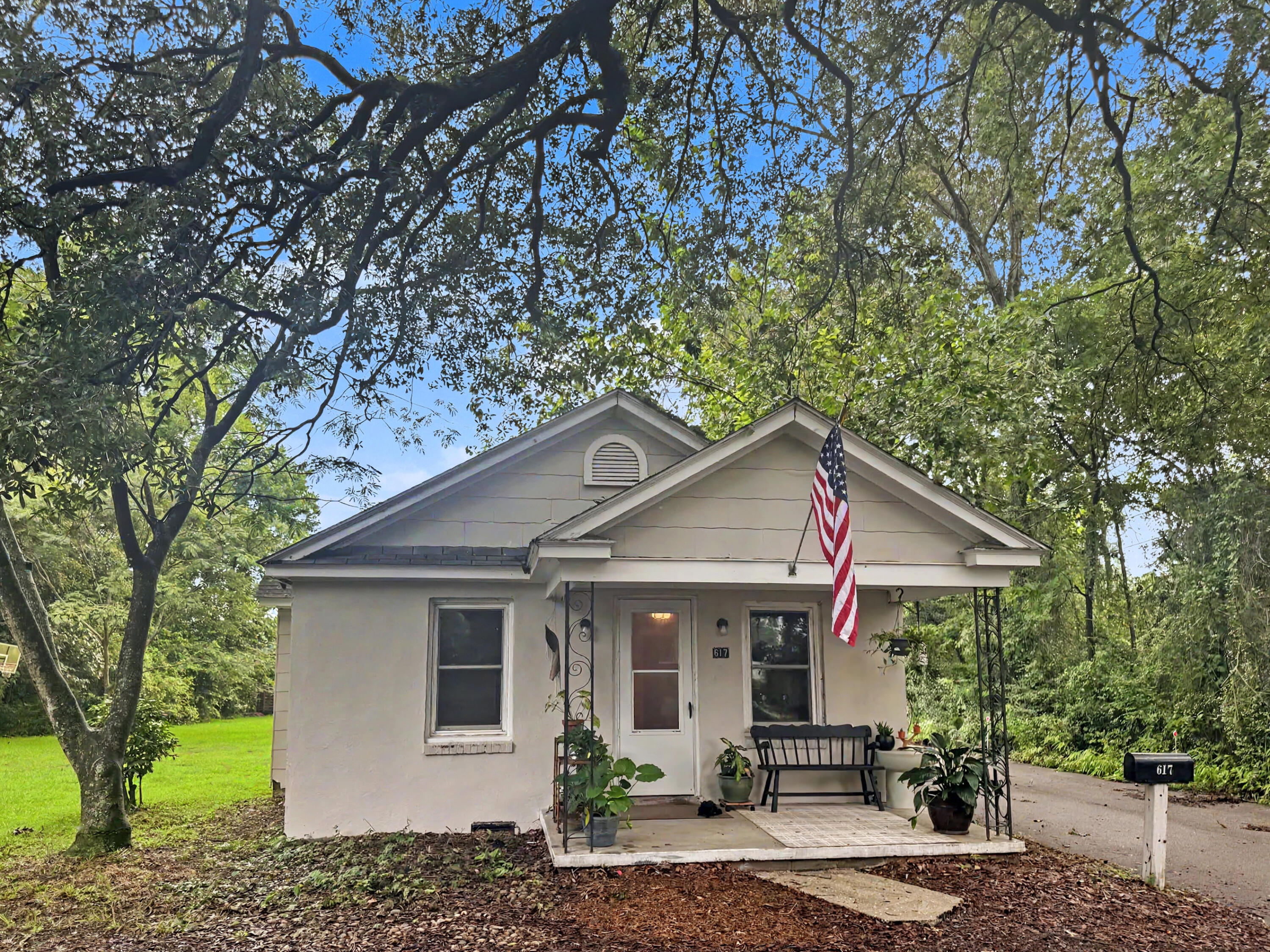 615 End Street Charleston South Carolina United States, Sale Pending, residential, Bobbie  Rose, Keller Williams Realty Charleston/West Ashley