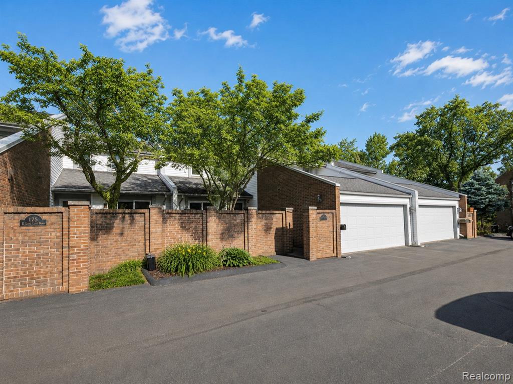 177 E LONG LAKE Road, 61022015, Bloomfield Hills, Condominium,  for rent - Sample Agent, InCom Real Estate - Sample Office 