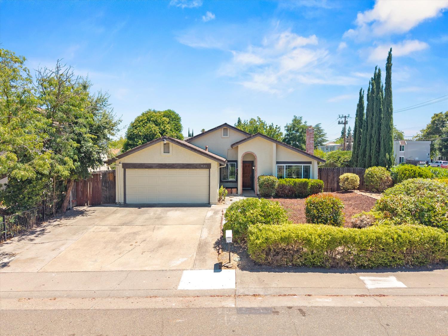 3925 TILLAMOOK Way Sacramento California United States, for Sale, residential,  , Royalty Property Management & Realty