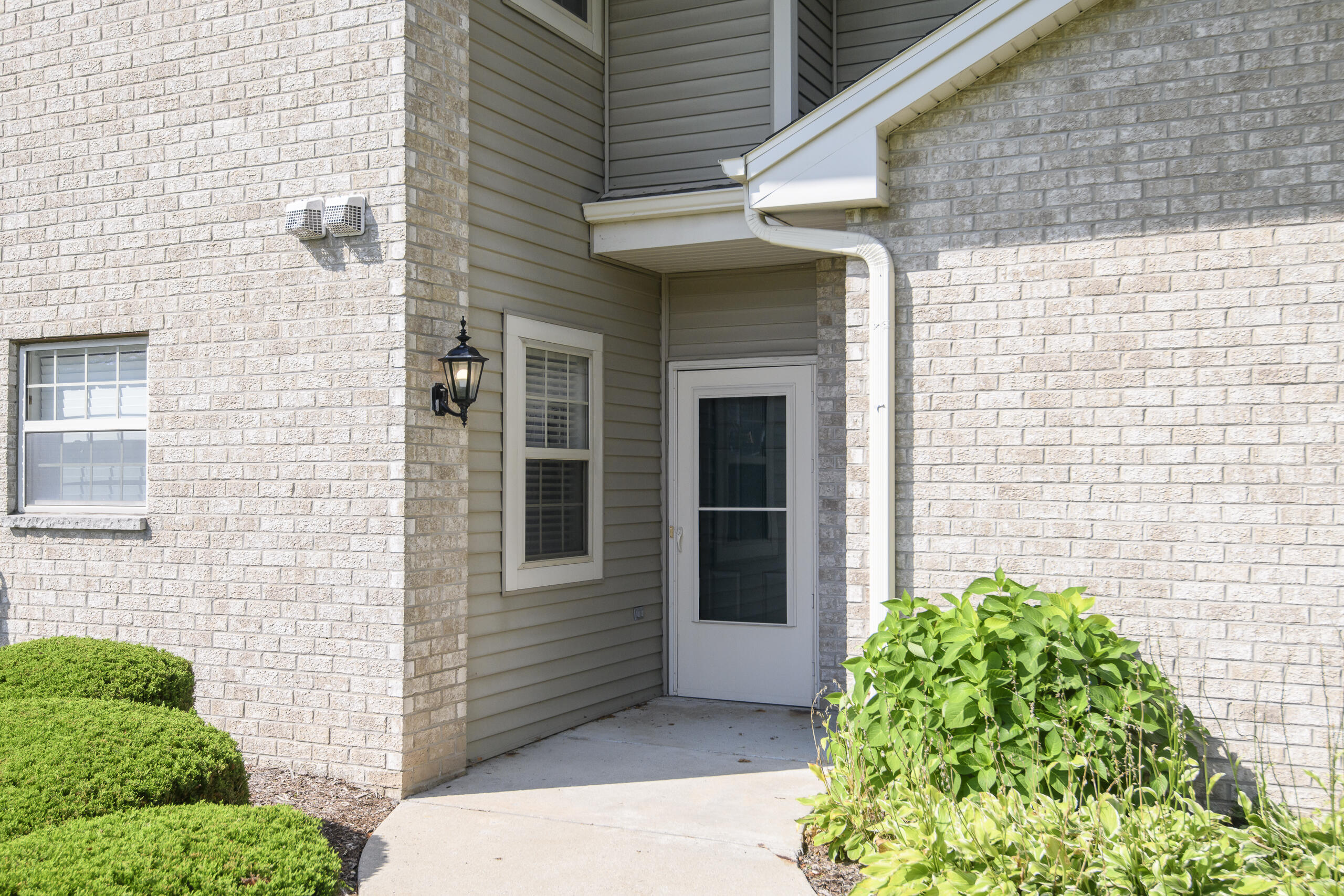 18730 Emerald Cir APT A, 1976909, Brookfield, Condominium,  for sale - Sample Agent, InCom Real Estate - Sample Office 