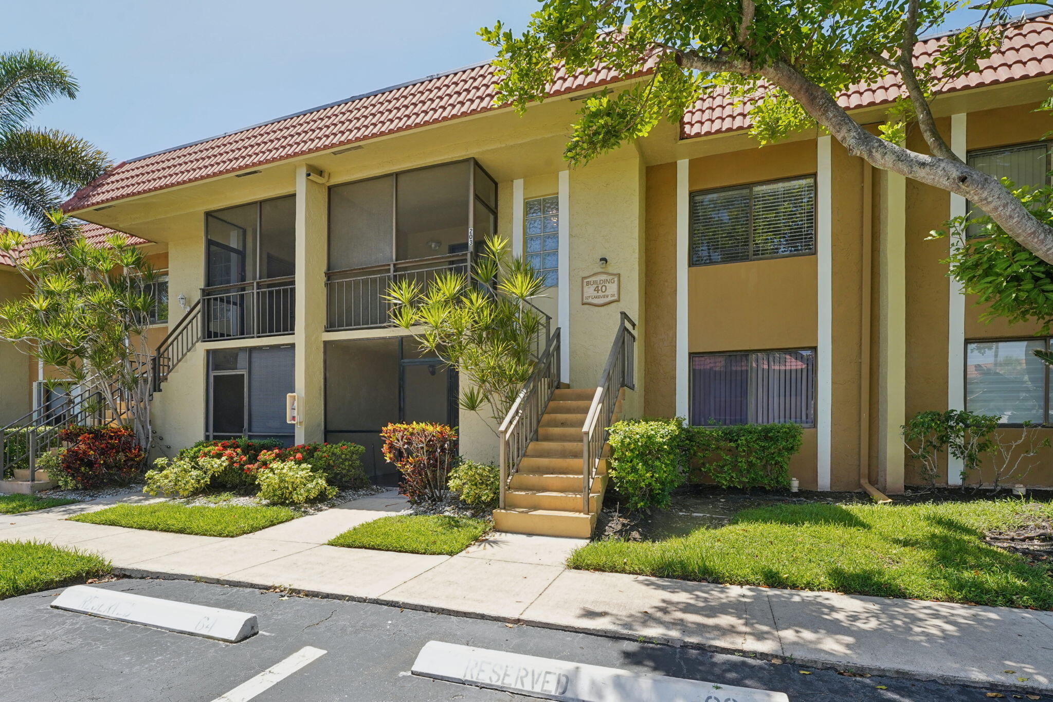 327 LAKEVIEW Drive APT 203 Weston Florida United States, for Sale, residential, Radmila Mandel, Florida Sky Realty Group