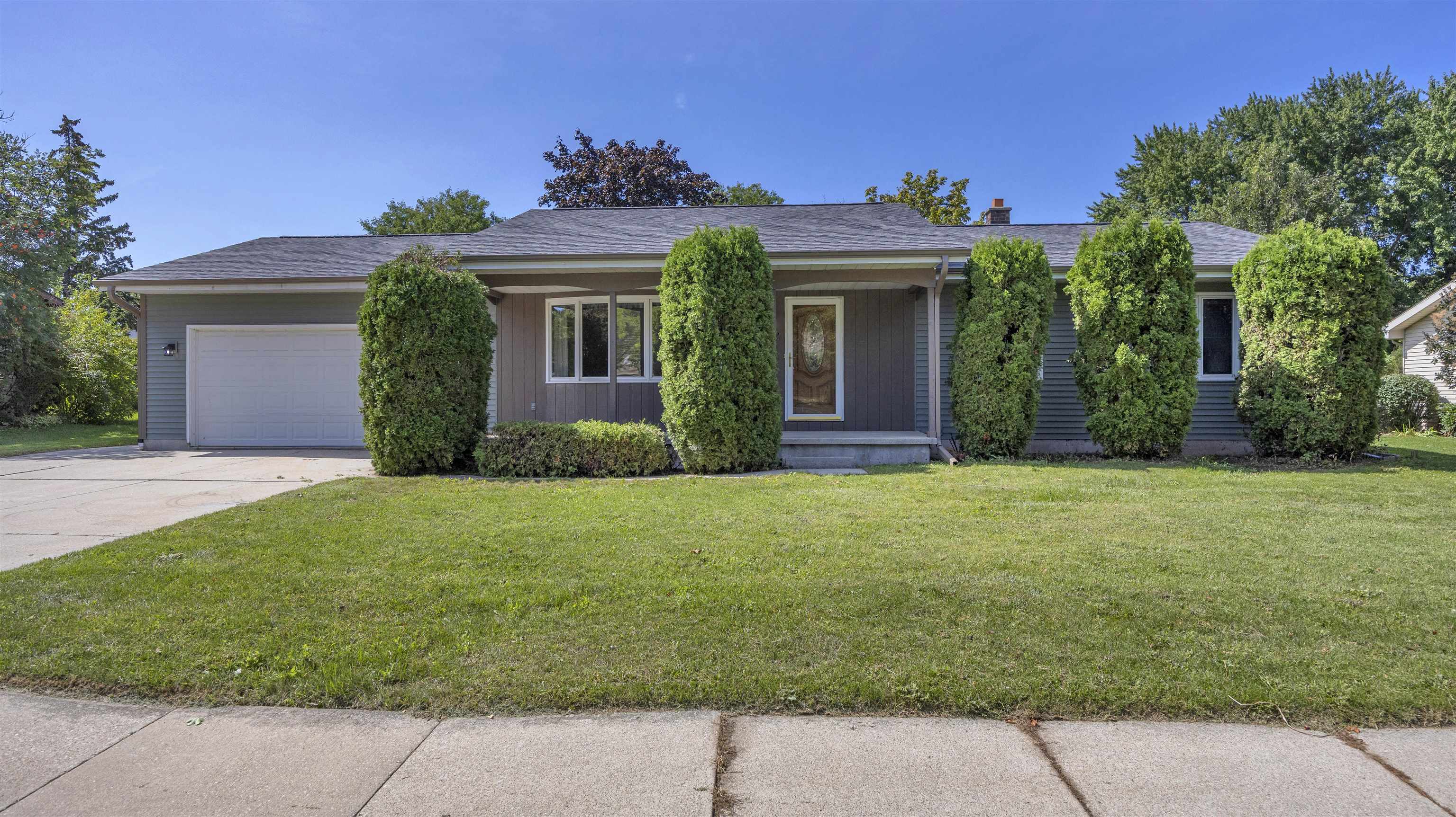 542 WAKEFIELD Avenue Fond Du Lac Wisconsin United States, for Sale, residential,  , Roberts Homes and Real Estate