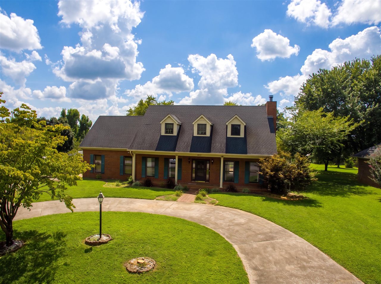 1411 Beddington Way Bowling Green Kentucky United States, for Sale, residential, Adam Hanes, LPT Realty