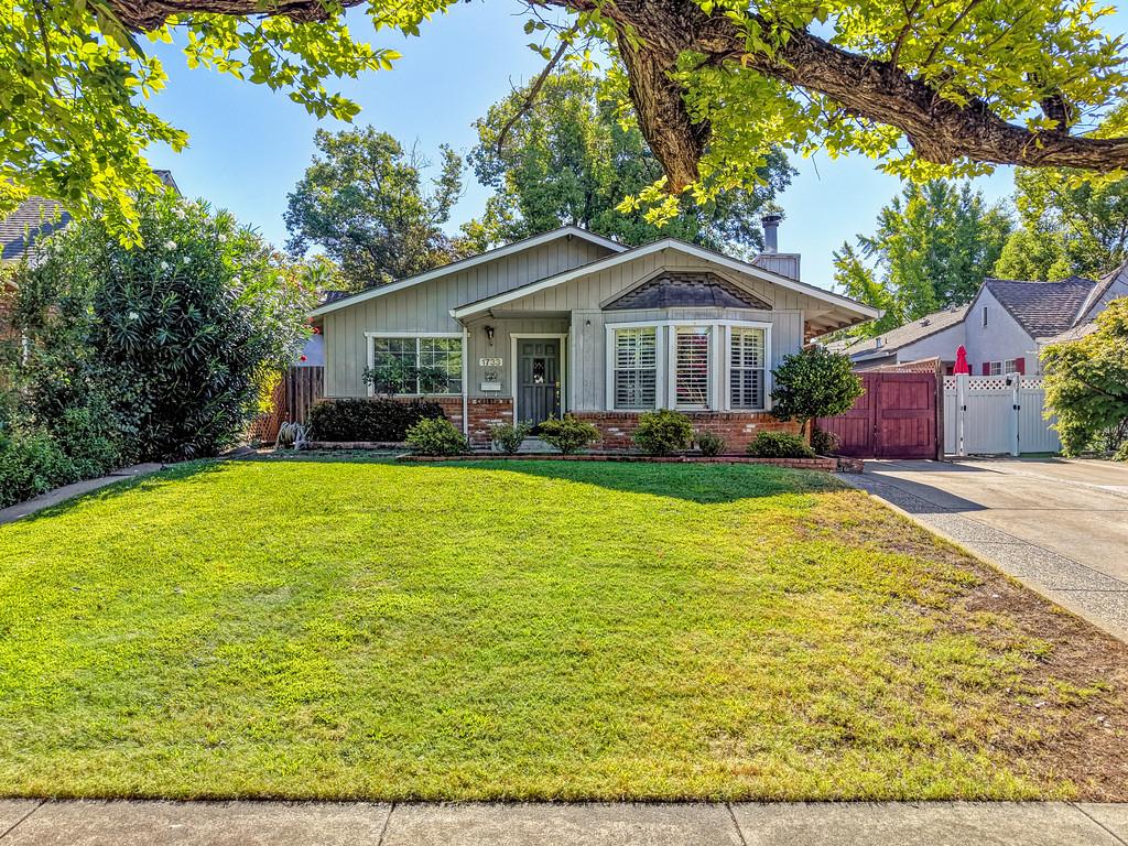 1733 38th Street Sacramento California United States, for Sale, residential, , Royalty Property Management & Realty