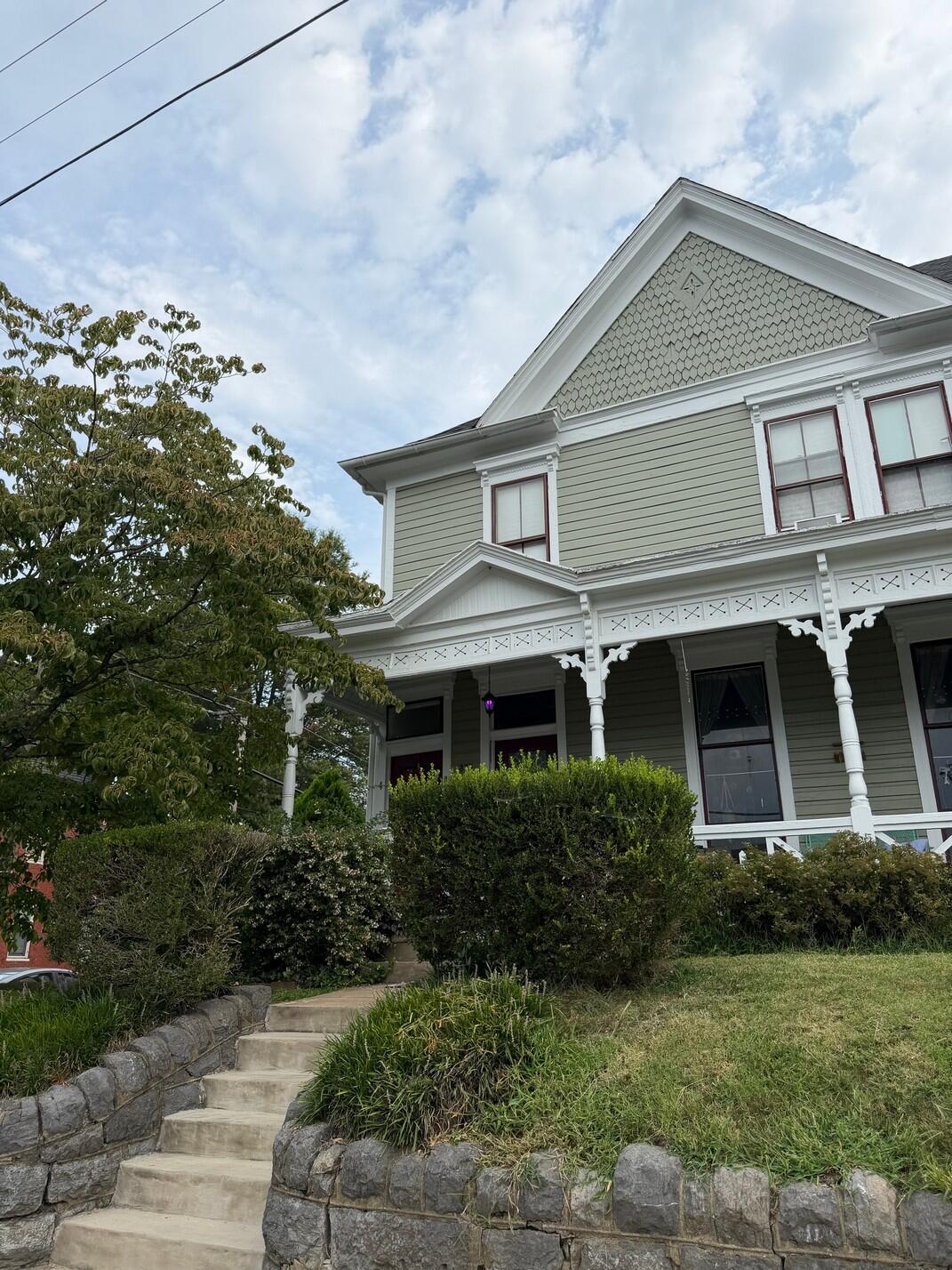 379 Walnut AVE APT 4 Roanoke Virginia United States, for Rent, residential,  , Varney Realty Partners