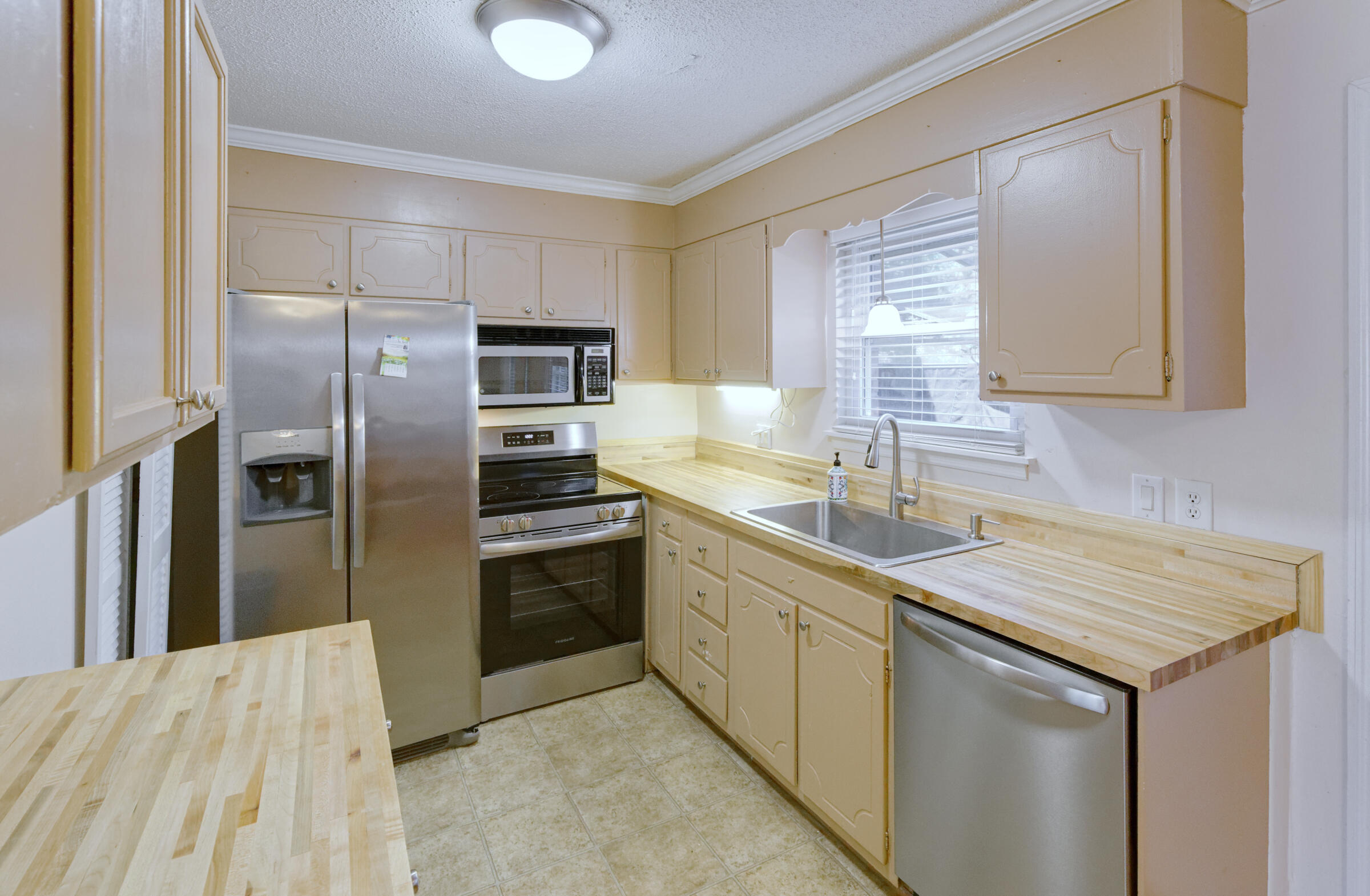 415 Parkdale Drive APT 16b Charleston South Carolina United States, for Sale, residential,  , Adler Realty