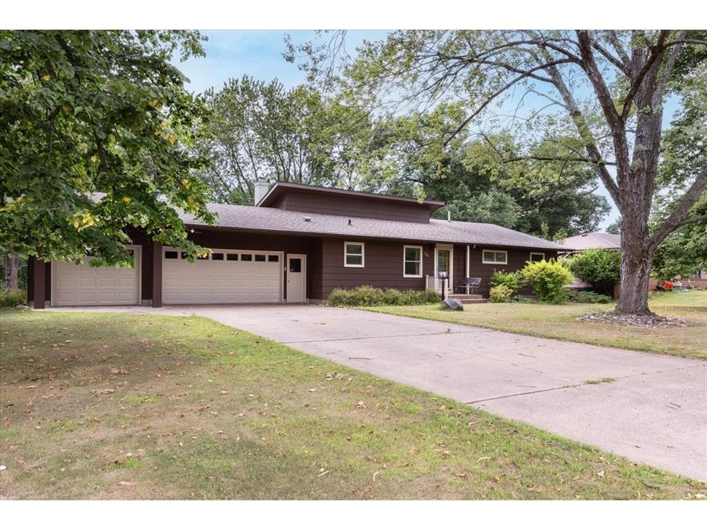 1121 River Heights Road Menomonie Wisconsin United States, for Sale, residential, Demo Agent, InCom Real Estate - New Demo Office