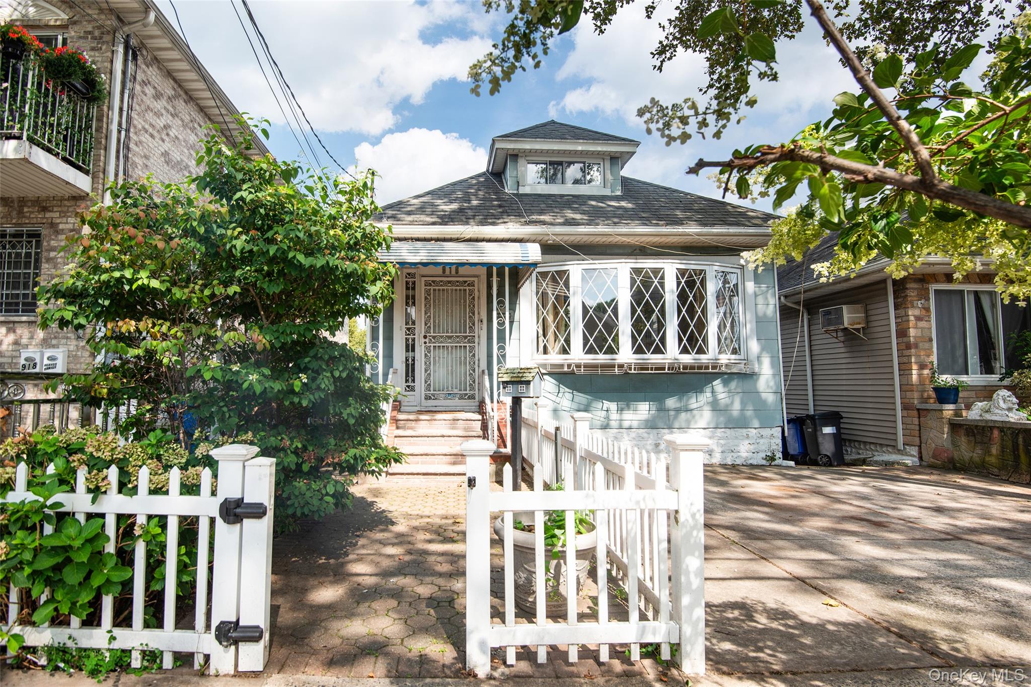 916 Hollywood Avenue Bronx New York United States, for Sale, residential, Anthony Omoruan, Keller Williams Realty, NYC Grp