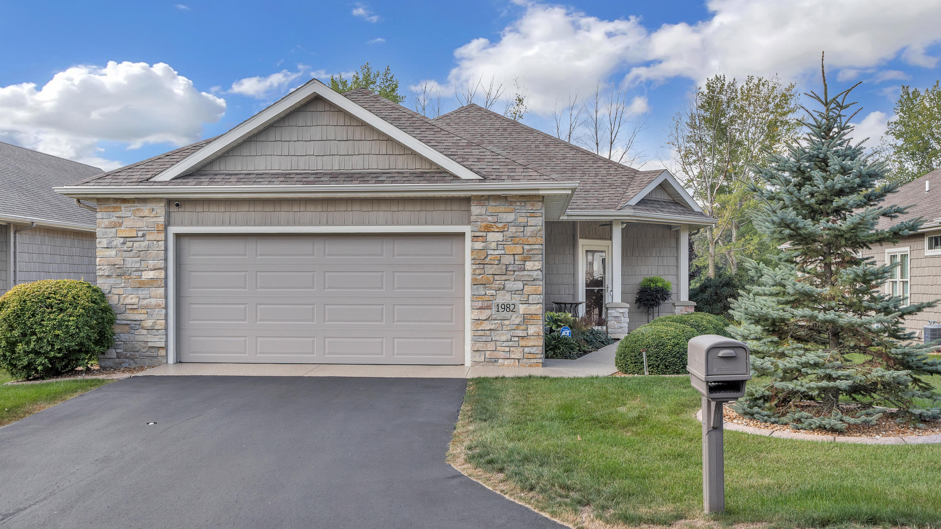 1982 Golf Course Dr Fond Du Lac Wisconsin United States, for Sale, residential,  , Roberts Homes and Real Estate