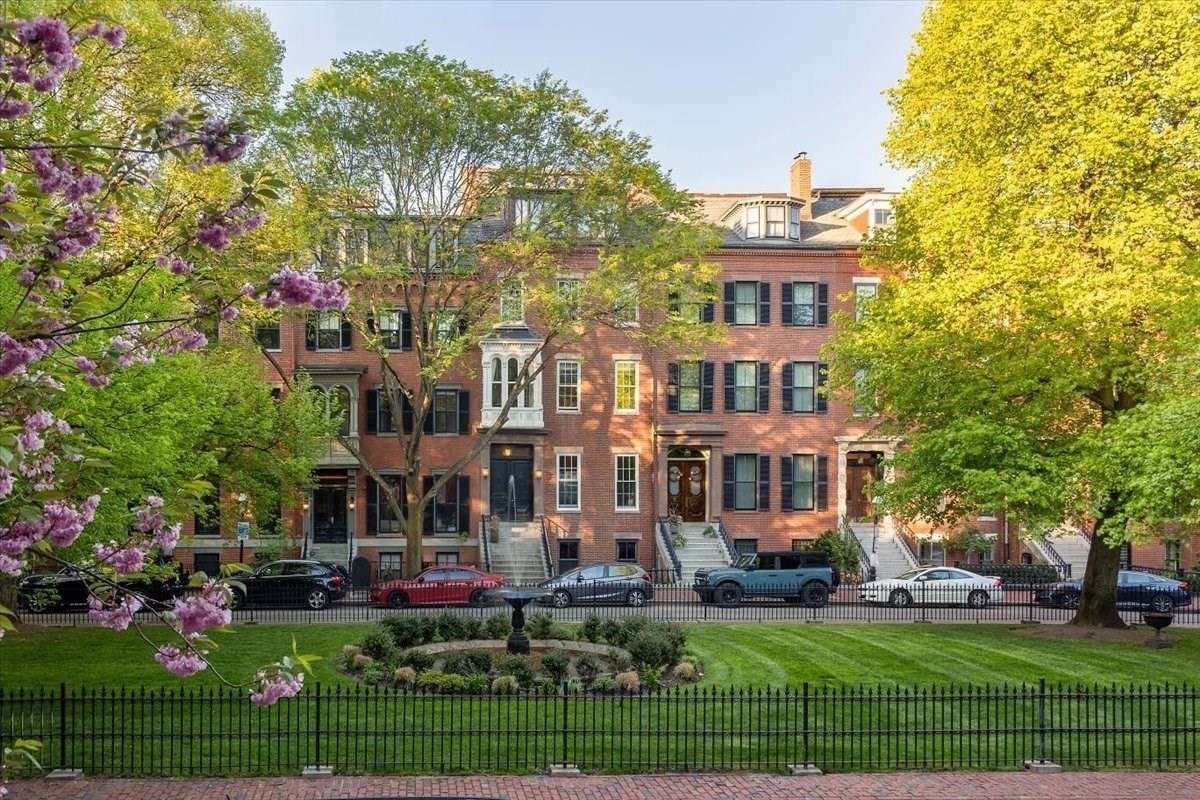 20 Union Park  UNIT 4 Boston Massachusetts United States, for Sale, residential, Darcy Bento, South Boston  Realtor Bento Real Estate Group, Bento Real Estate Group, Inc.