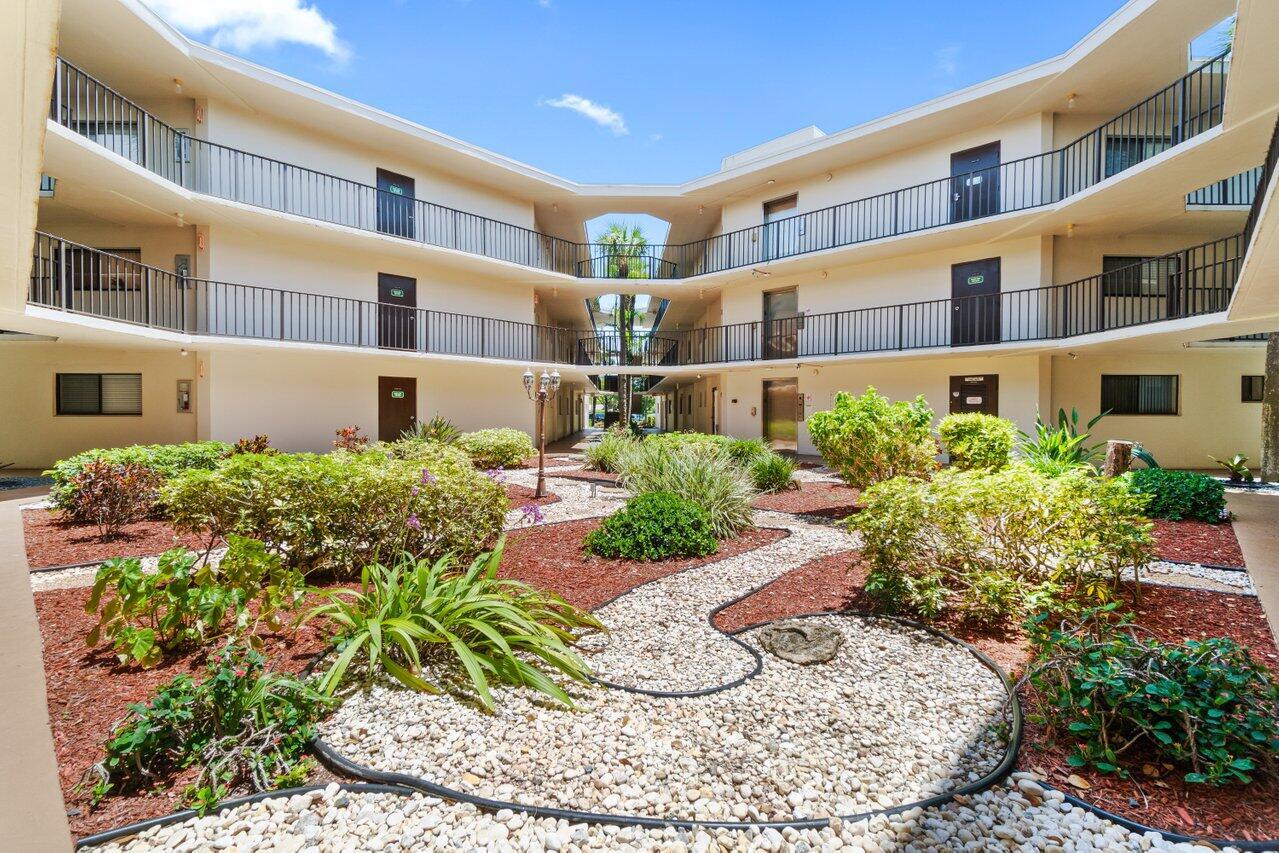 5100 Las Verdes Circle APT 316 Delray Beach Florida United States, for Sale, residential, Arlene   Toolsie  , Re/Max Direct