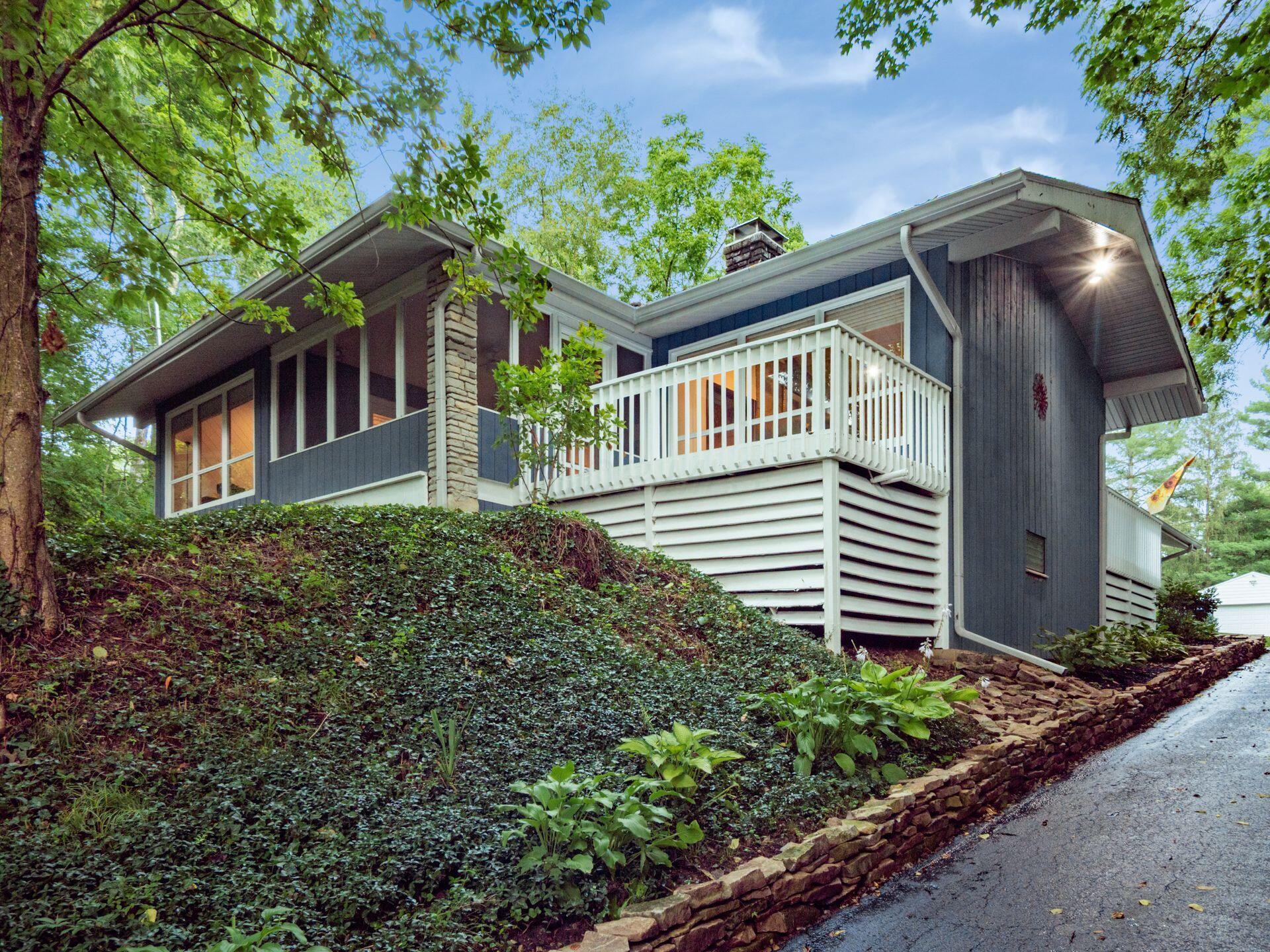 6107 Riverside Drive Powell Ohio United States, for Sale, residential, , The Hessenauer Corporation